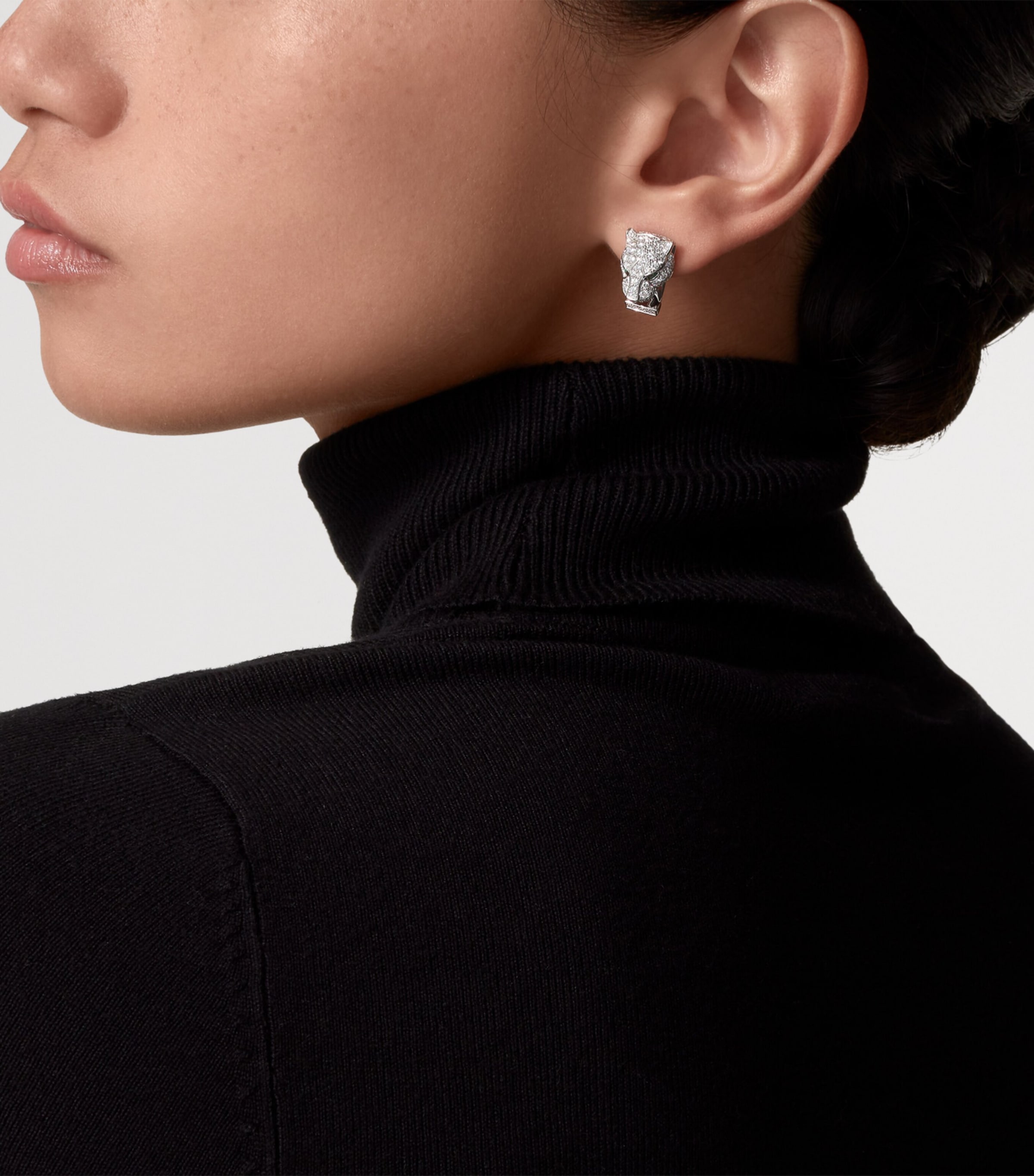 Cartier White Gold, Diamond, Emerald and Onyx Panthère de Cartier Earrings White Gold Image 2