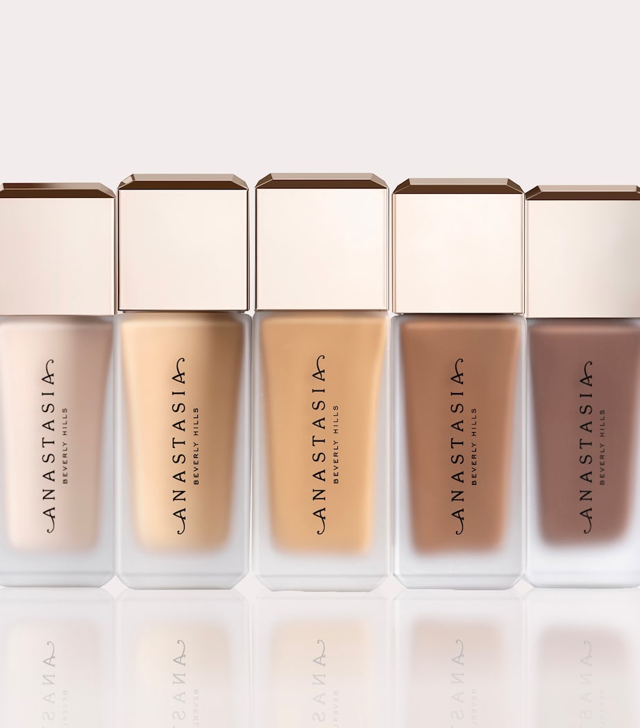 Impeccable Blurring Second-Skin Matte Foundation SHADE 3 1N Image 4