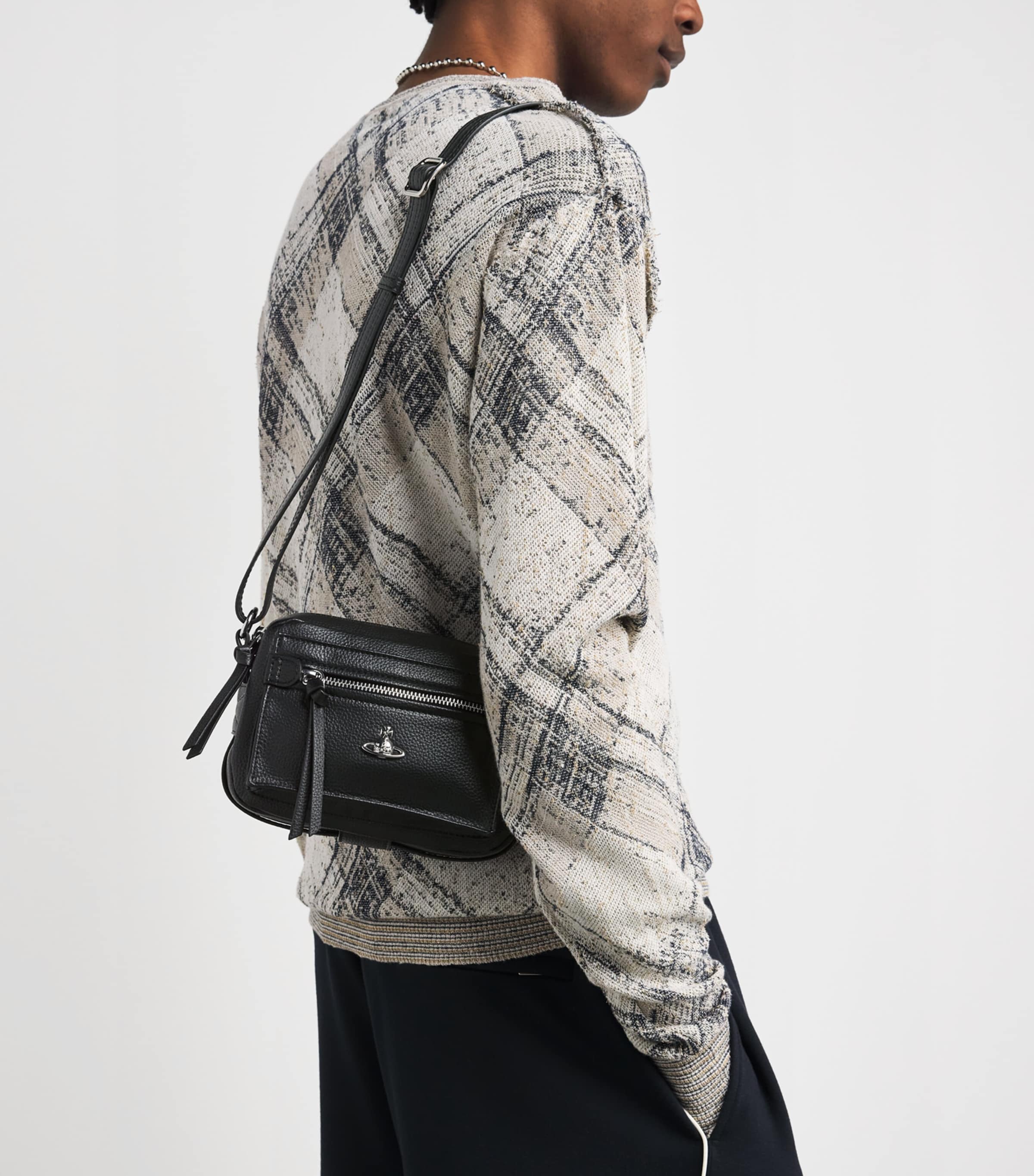 Vivienne Westwood ボディバッグ ブラック Vivienne Westwood Black Leather Hannah Cross-Body Bag | Harrods US