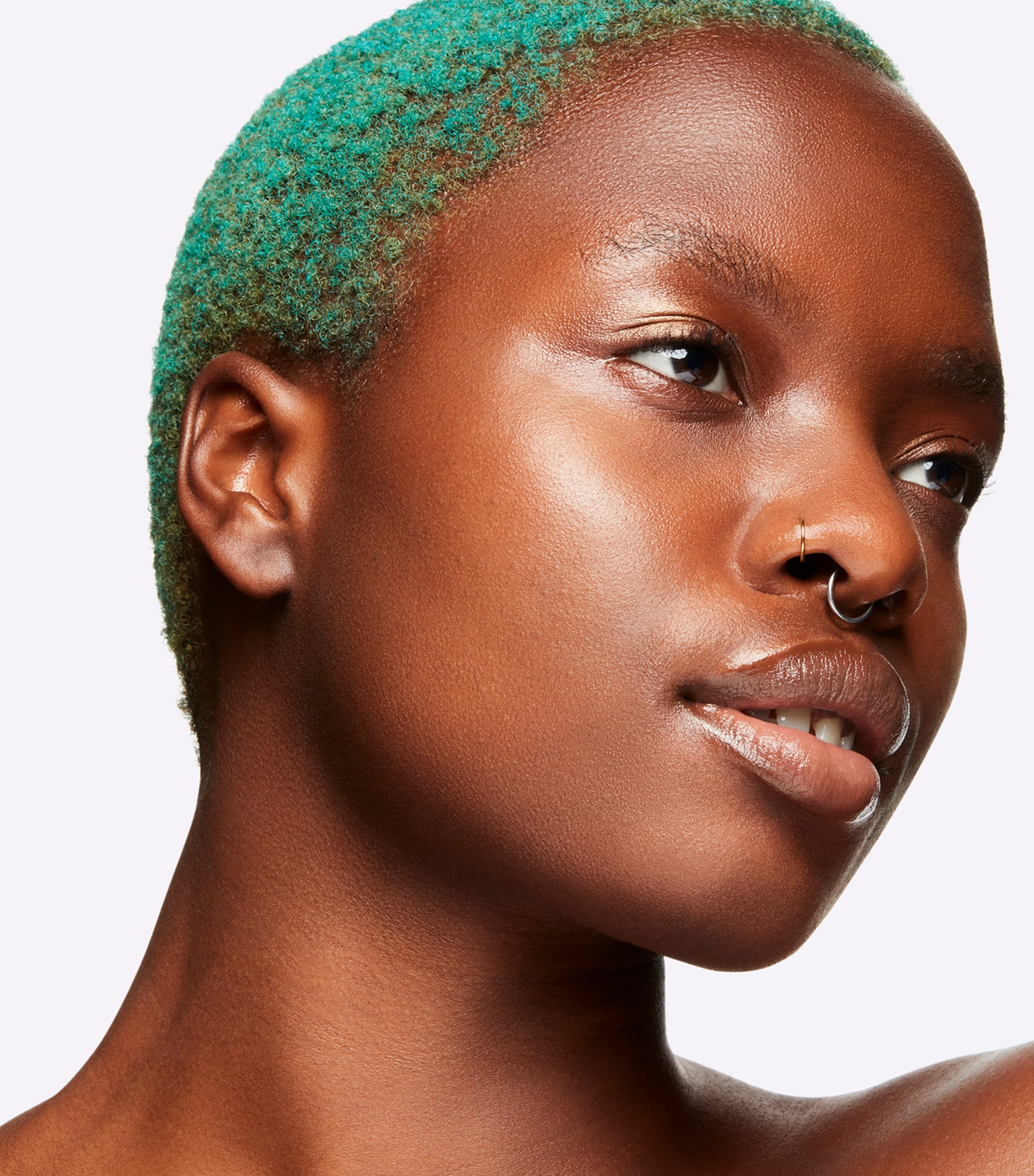 Studio Radiance Moisturizing + Illuminating Silky Primer NO COLOUR Image 5