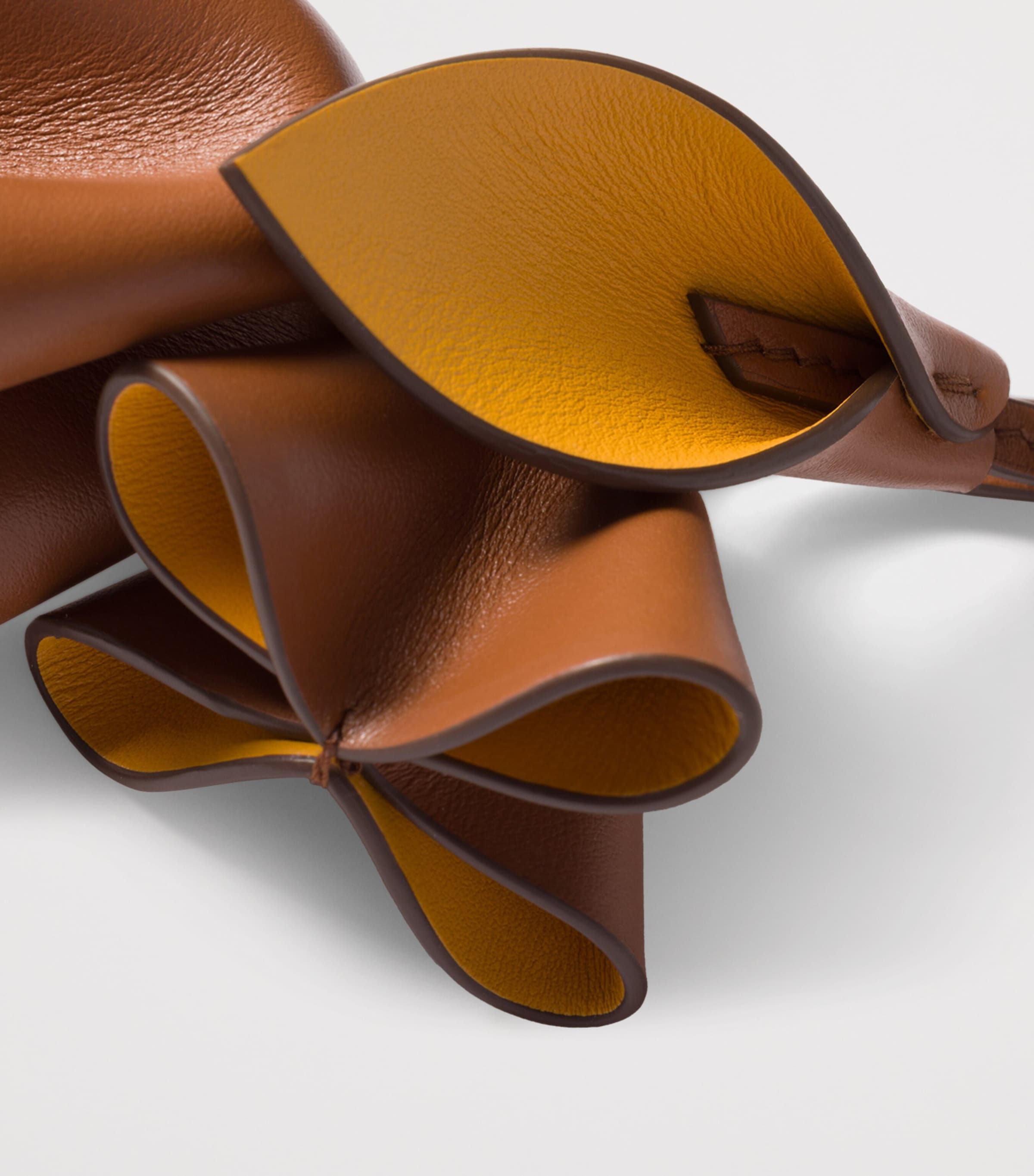 Calfskin Flower Keyring F03YH Image 3