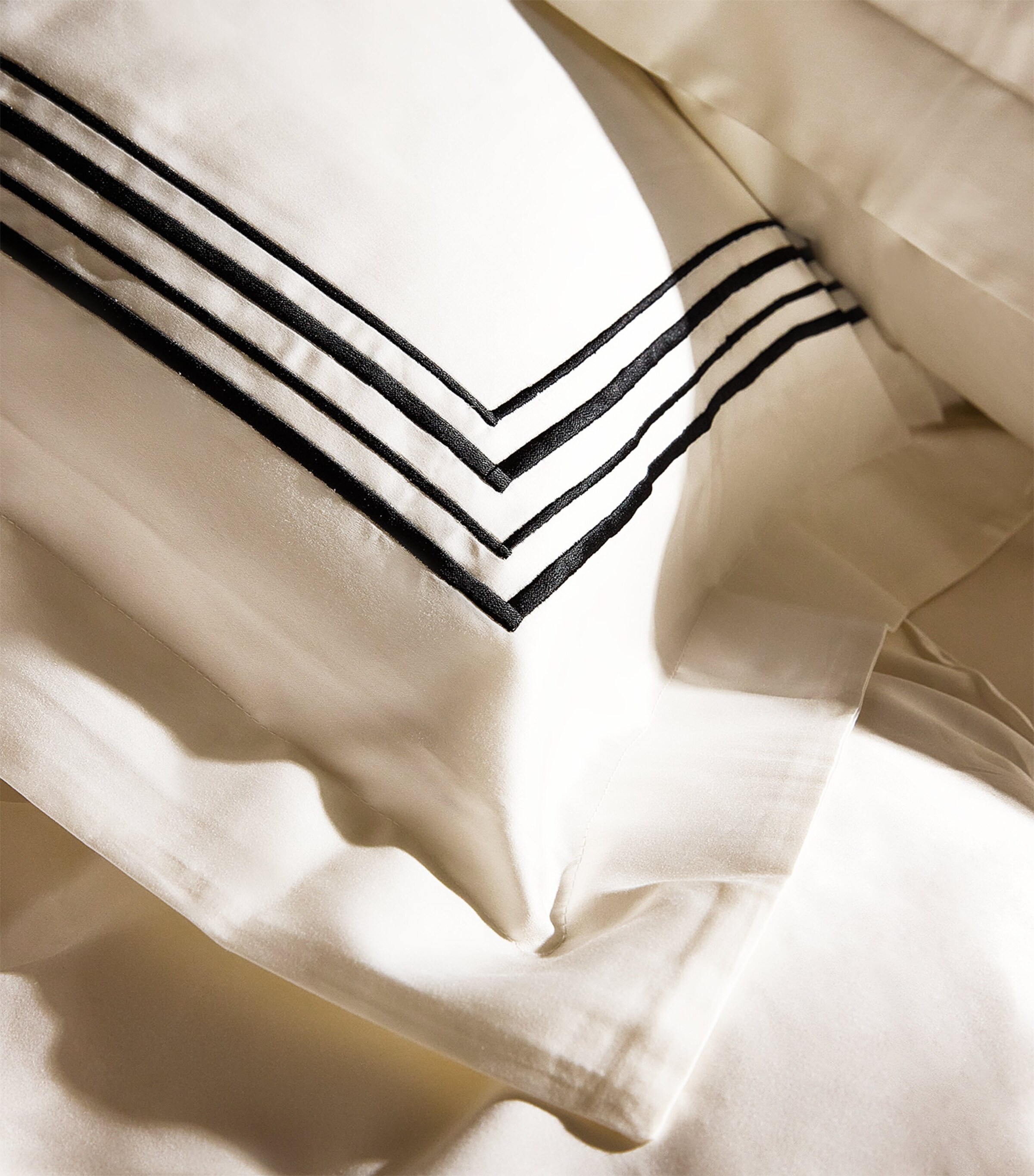 Mayfair Square Pillowcase Pair (65cm x 65cm) CREAM/BLACK Image 5