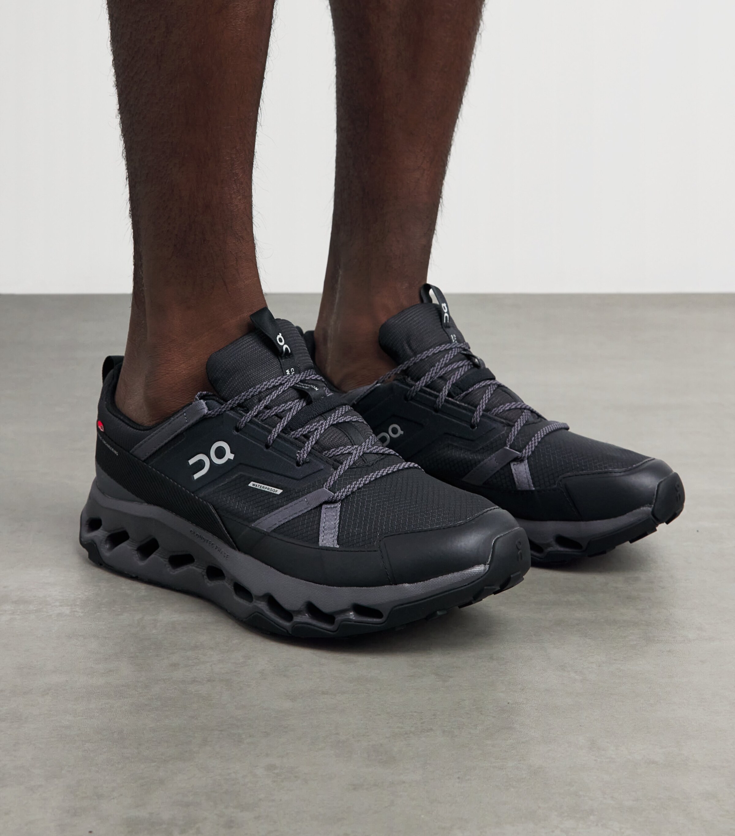 On Mens Waterproof Cloudhorizon Trainers Black | Eclipse Image 2
