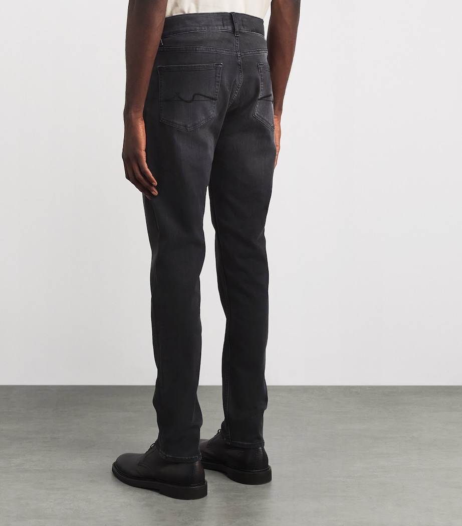Slimmy Tapered Luxe Performance Jeans WASHED BLACK Image 4