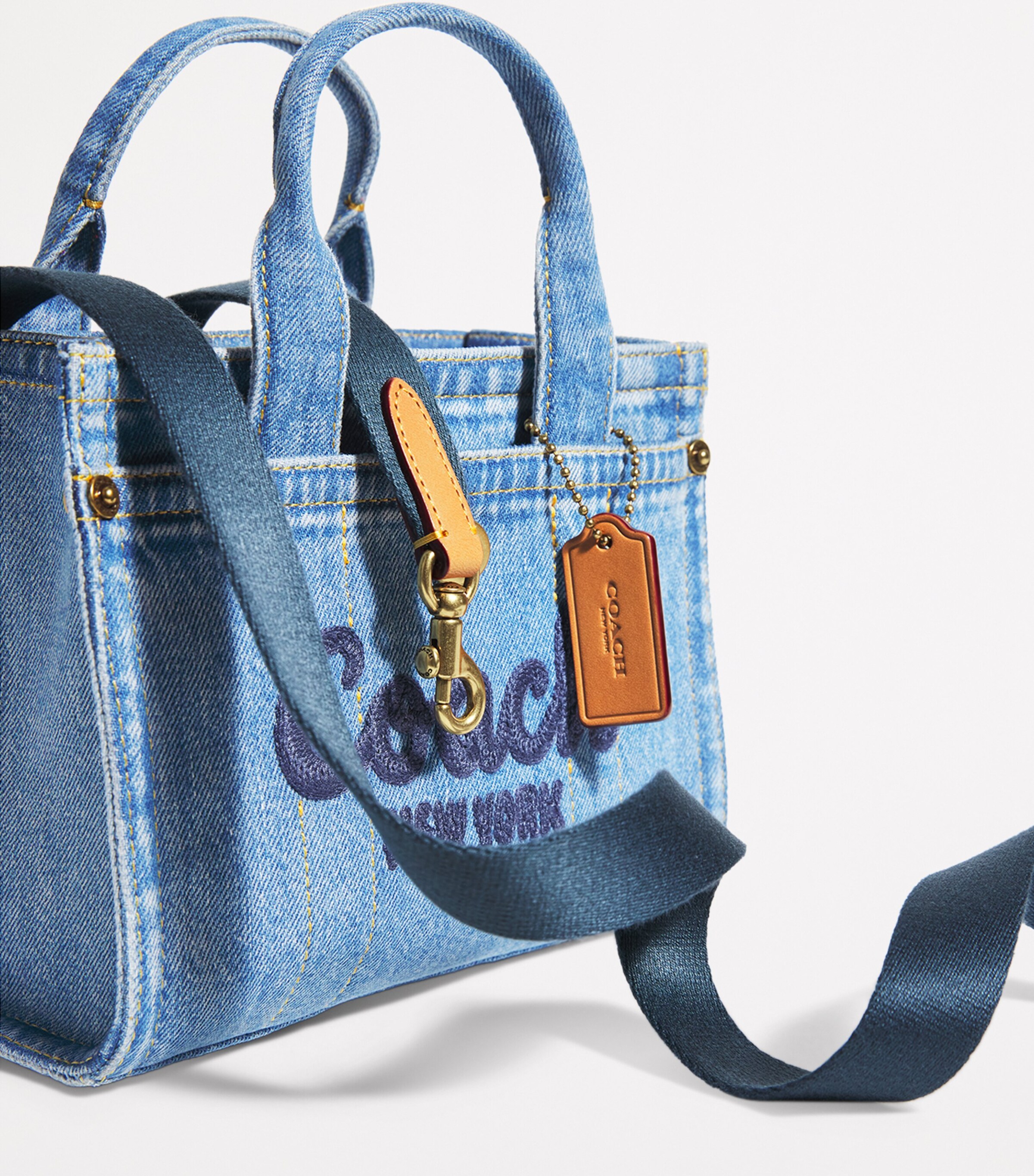 トートバッグ Coach DENIM CARGO TOTE BAG 22973141_53174484_600.jpg