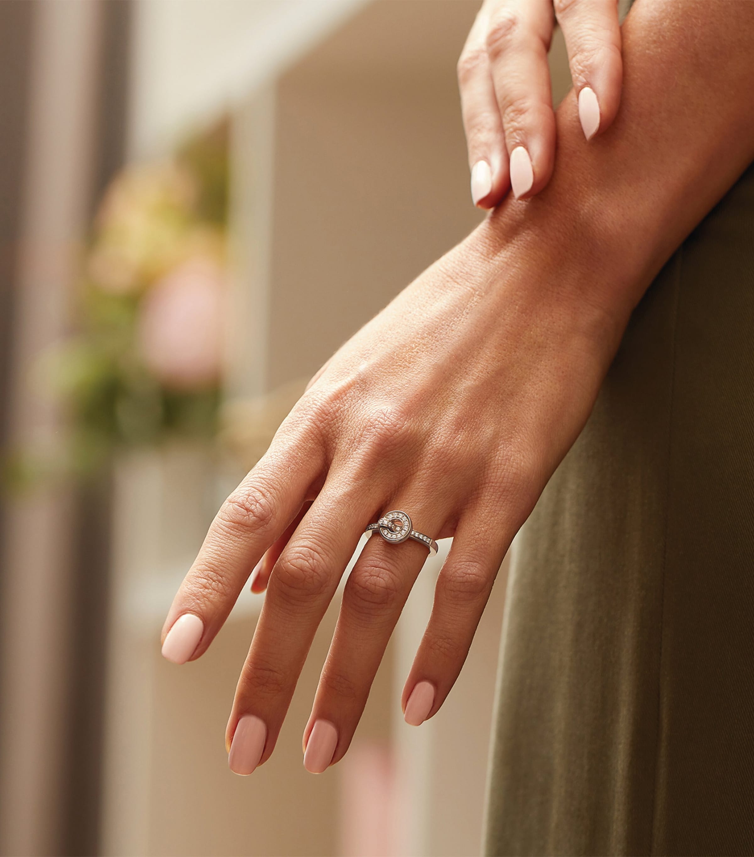 White Gold and Diamond Roulette Flip Ring SILVER Image 2