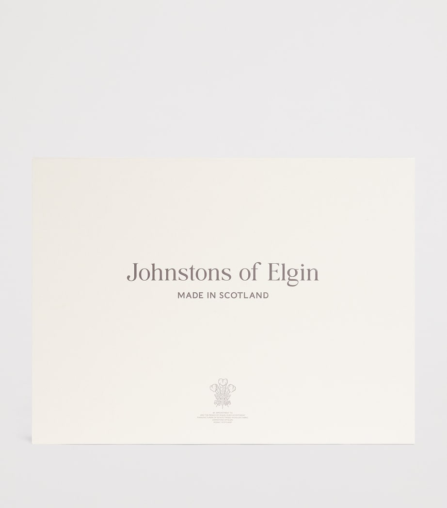 Johnstons Of Elgin Cashmere Aran Beanie and Scarf Gift Set Lunan Pink Image 3