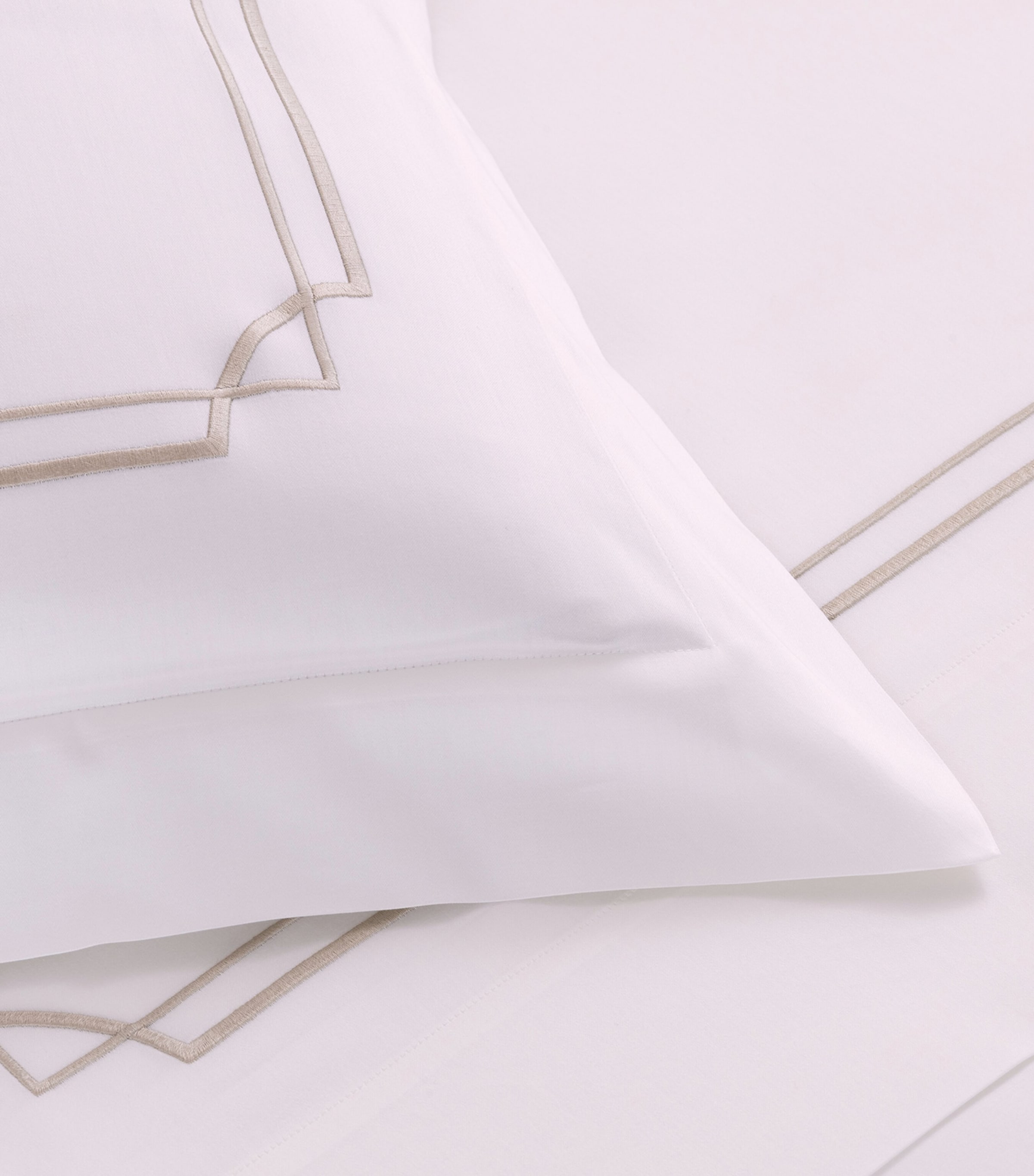 Frette Cotton Layering Embroidery Oxford Pillowcase (51cm x 71cm) Milk/savage B Image 2