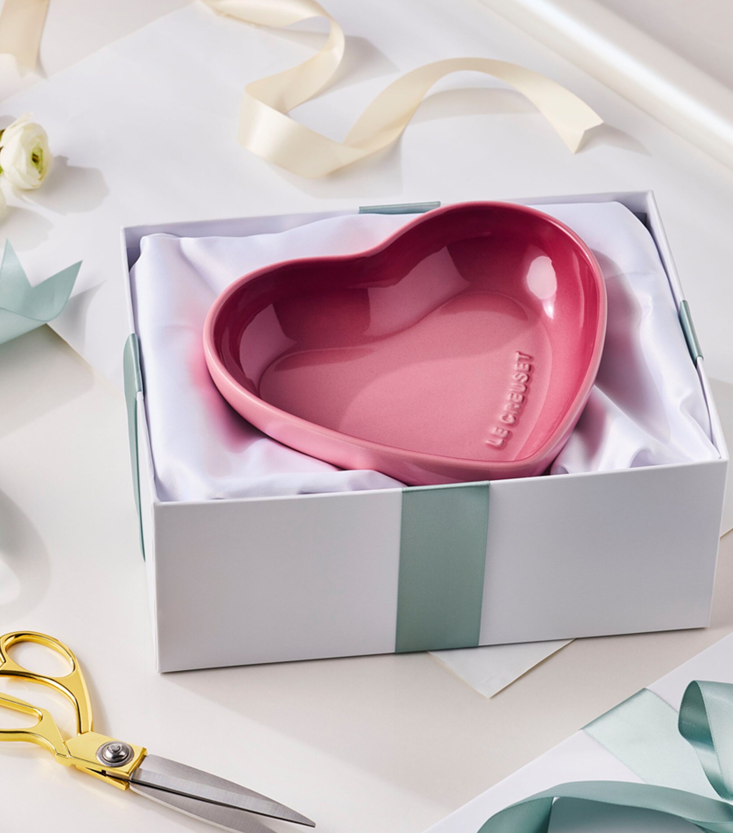 Le Creuset Stoneware Heart Bowl (20cm) Rose Quartz Image 5