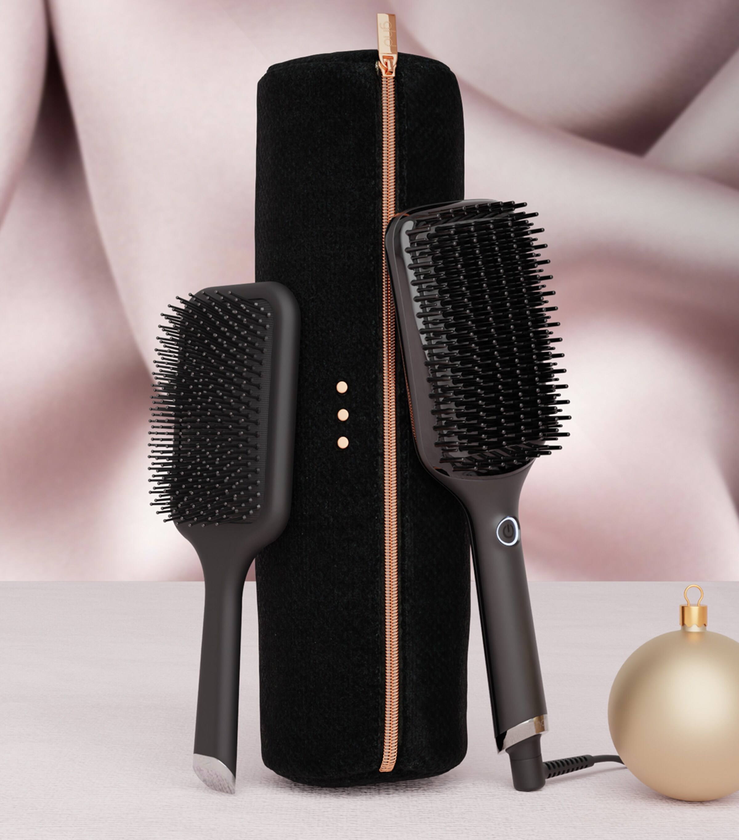 ghd Glide+ Max Smoothing Hot Brush Gift Set Image 2