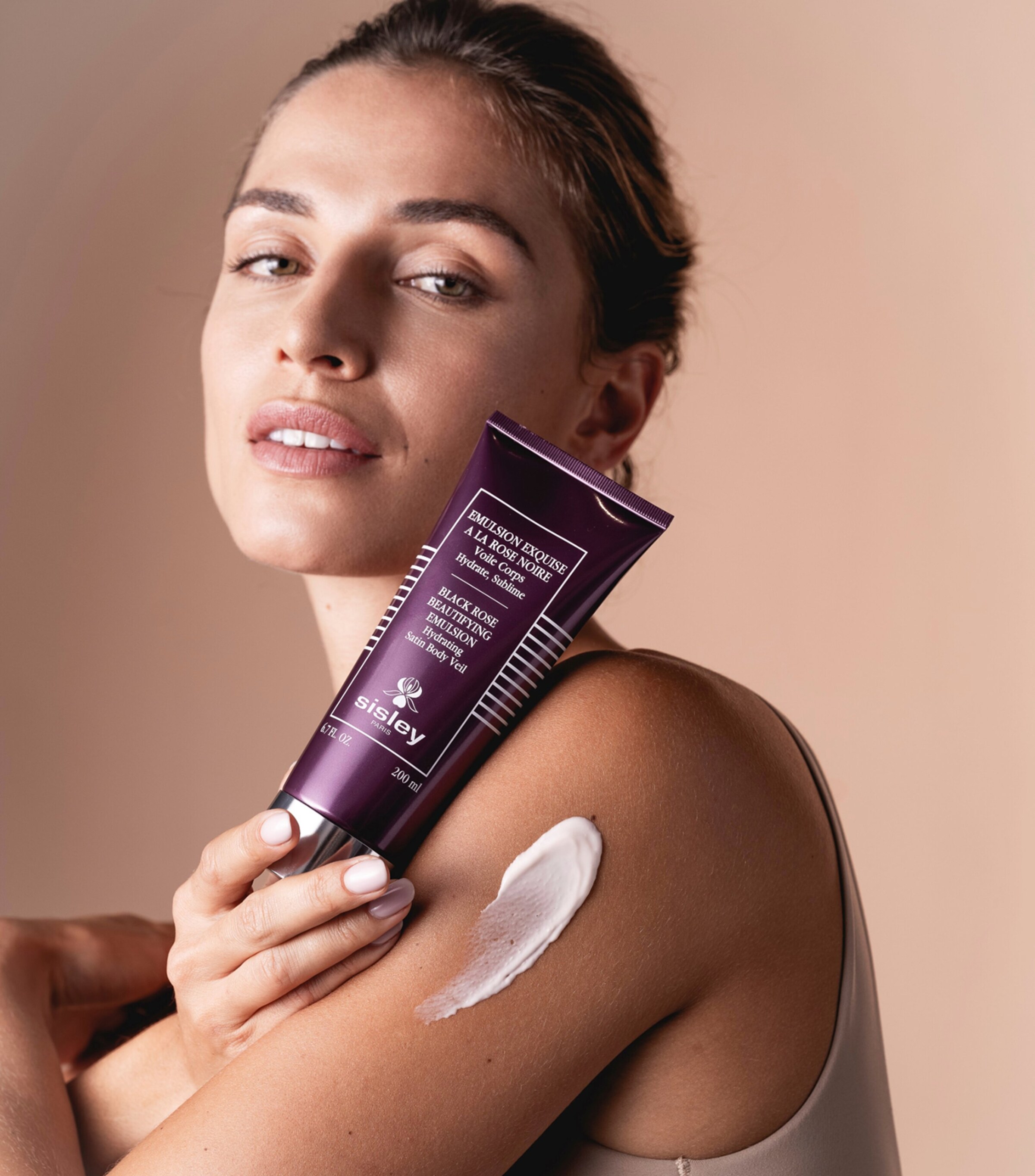 Black Rose Beautifying Emulsion (200ml) NO COLOUR Image 3