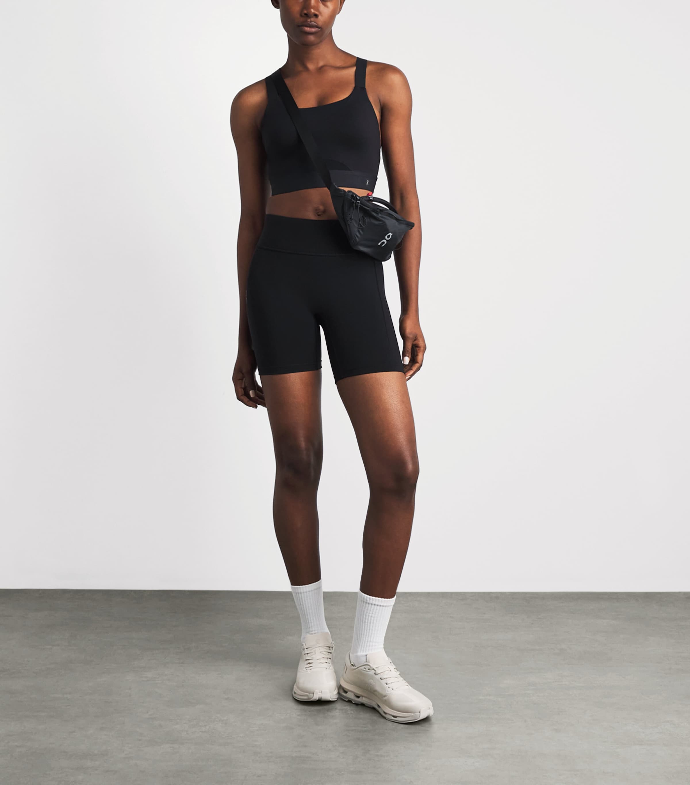 On Womens Performance Sports Bra Black Image 2
