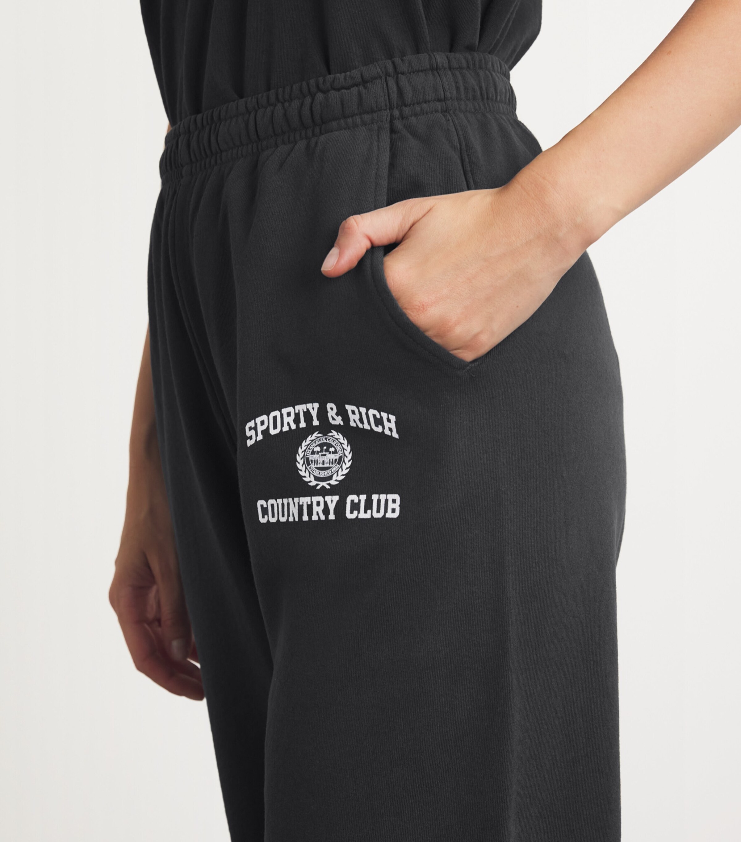 【Sporty＆Rich】関税込★新着CLA Crest Sweatpant Sporty & Rich Varsity Crest Sweatpants | Harrods US