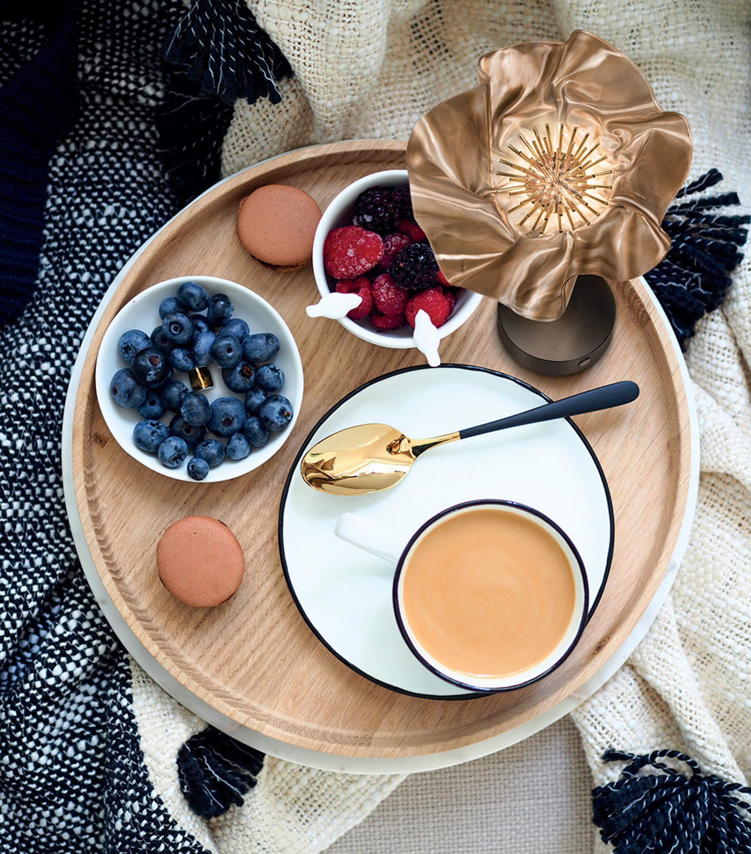 LaFleur Battery Table Lamp GOLD & BLACK Image 3