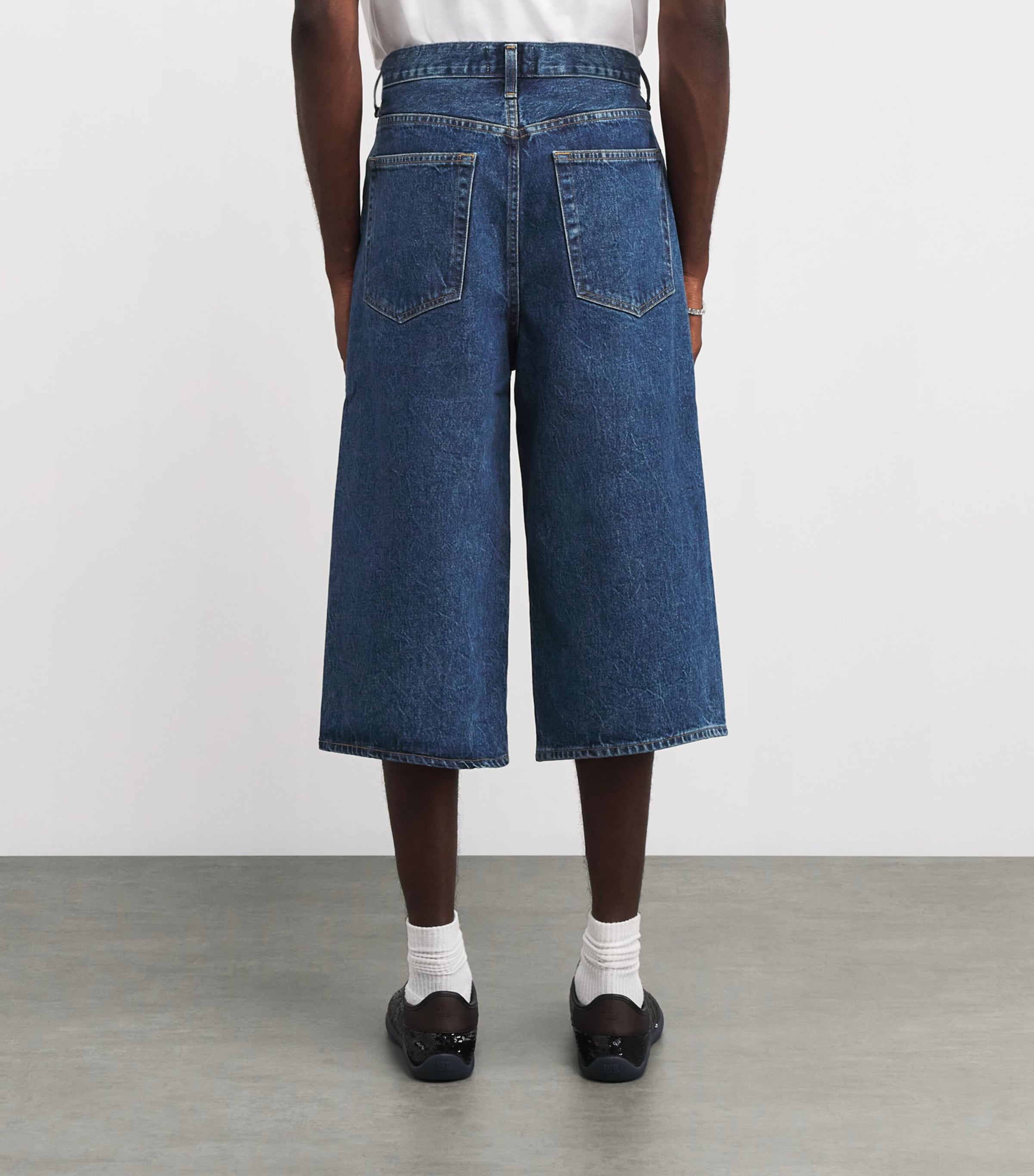 AGOLDE Mens Beesley Denim Shorts Creased Dk Indigo Image 4