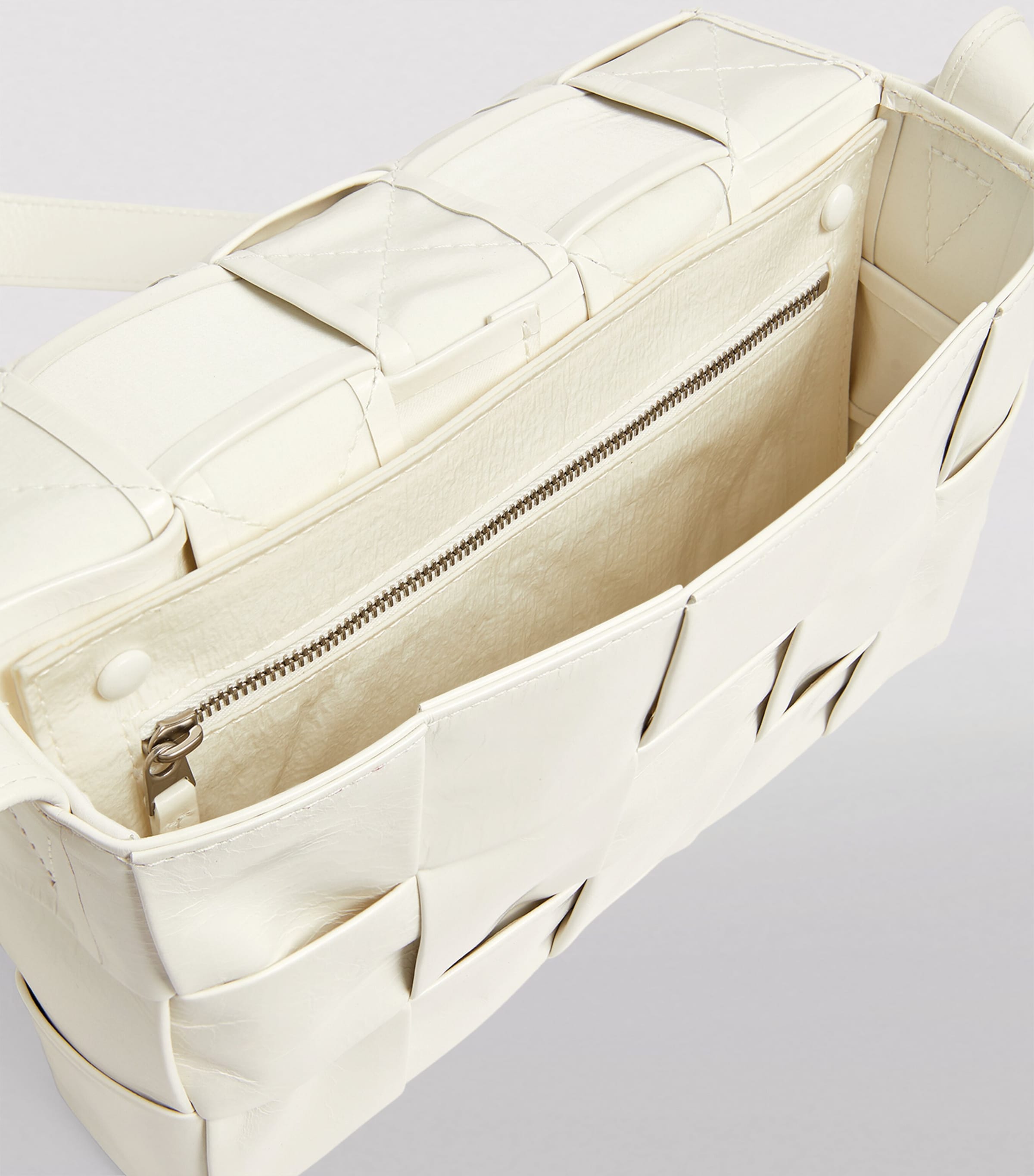 Leather Intreccio Cassette Cross-Body Bag WHITE-SILVER Image 6