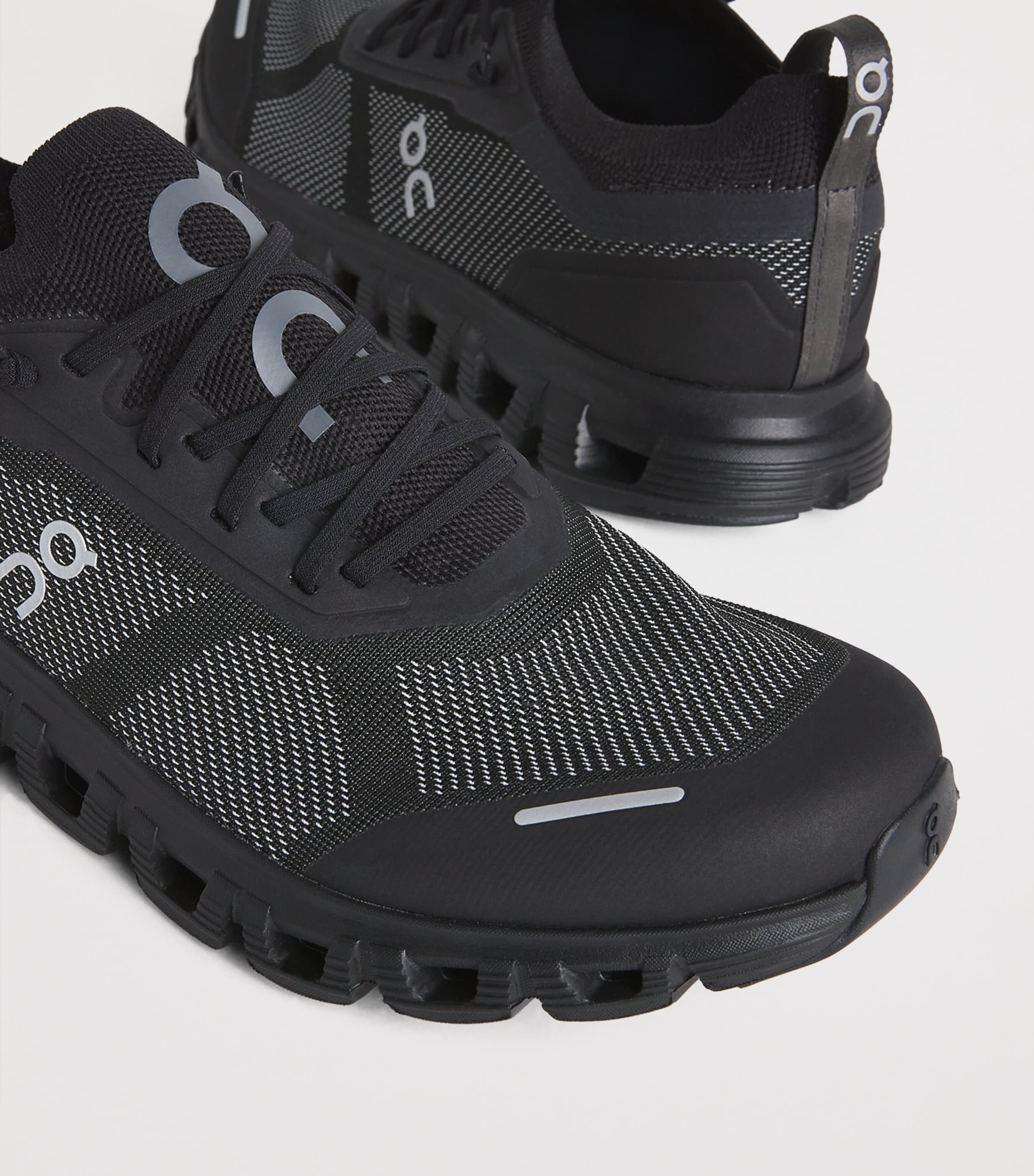 Cloud 6 Versa Trainers BLACK | ECLIPSE Image 7