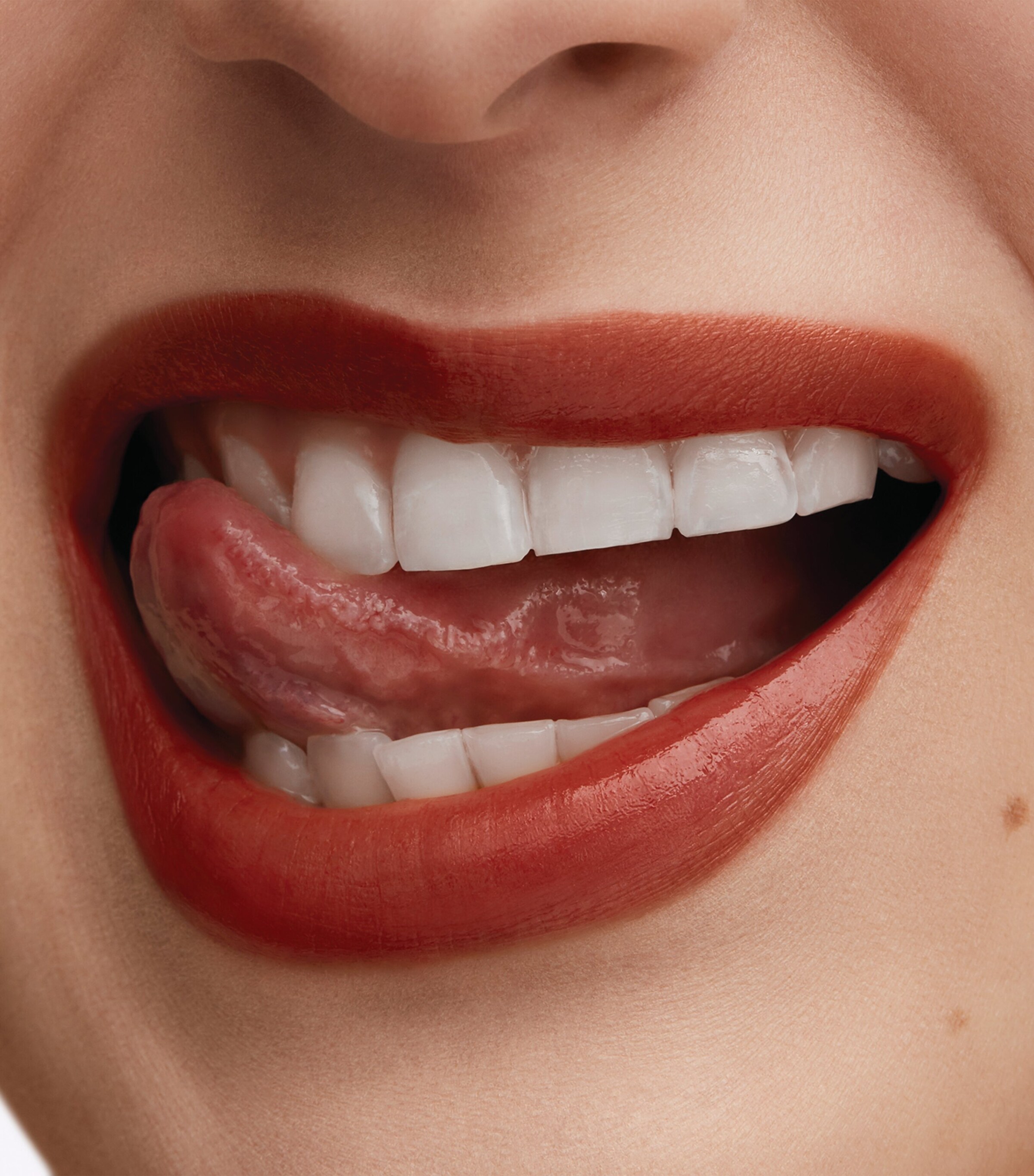 Lustreglass Sheer-Shine Lipstick PDA Image 9