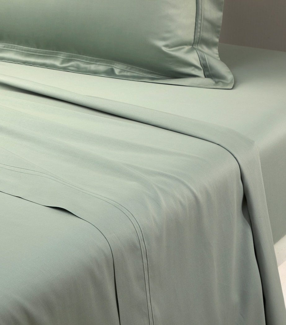 Triomphe Double Flat Sheet (240cm x 295cm) VERONESE Image 2
