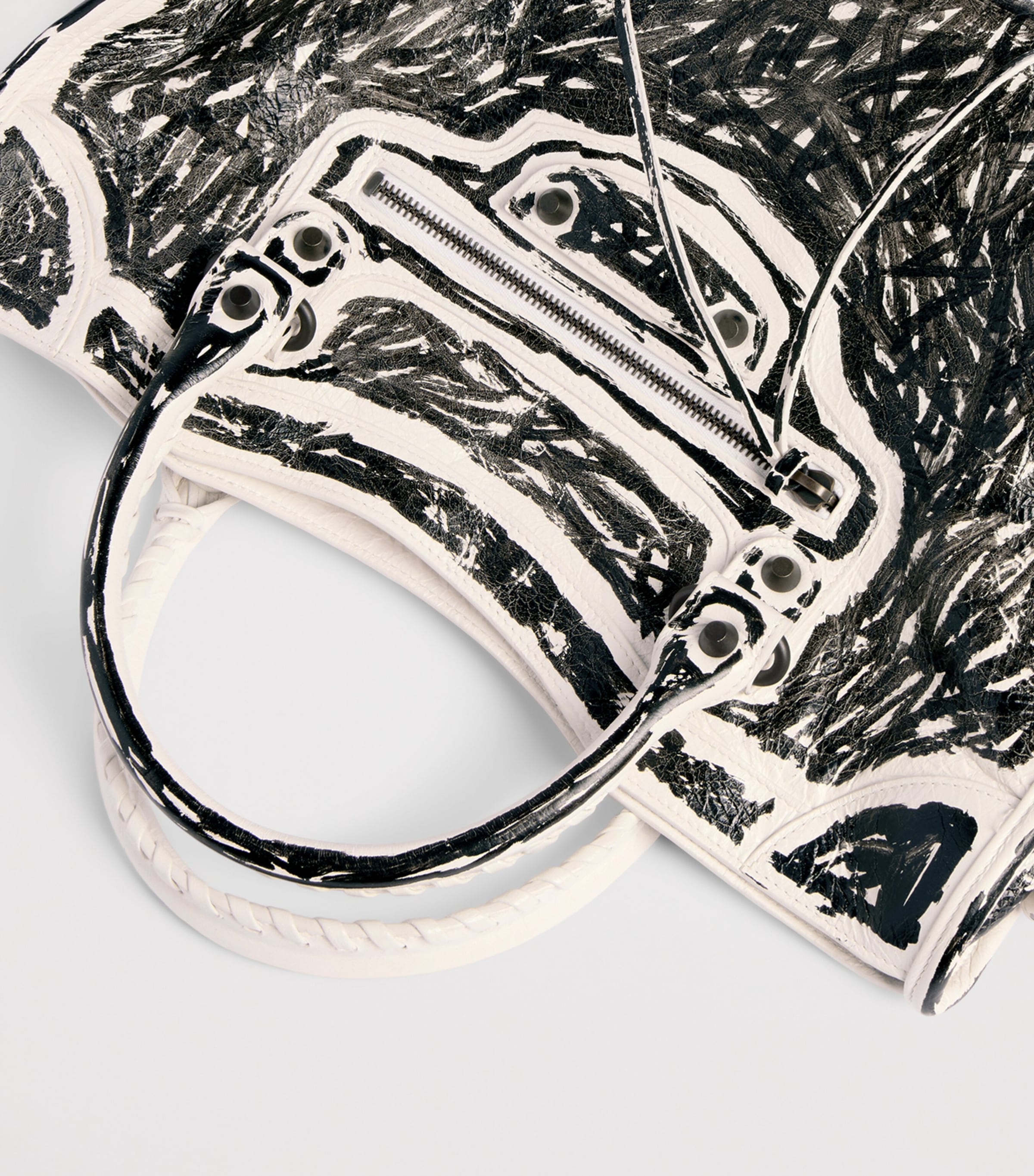 Medium Leather Le City Shoulder Bag 9110 Image 9