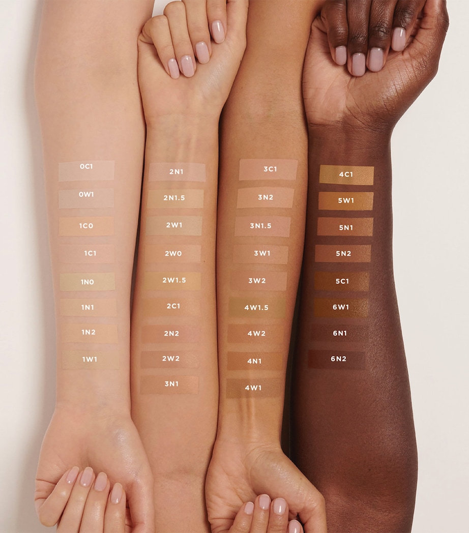Laura Mercier Flawless Lumière Foundation Latte Image 4