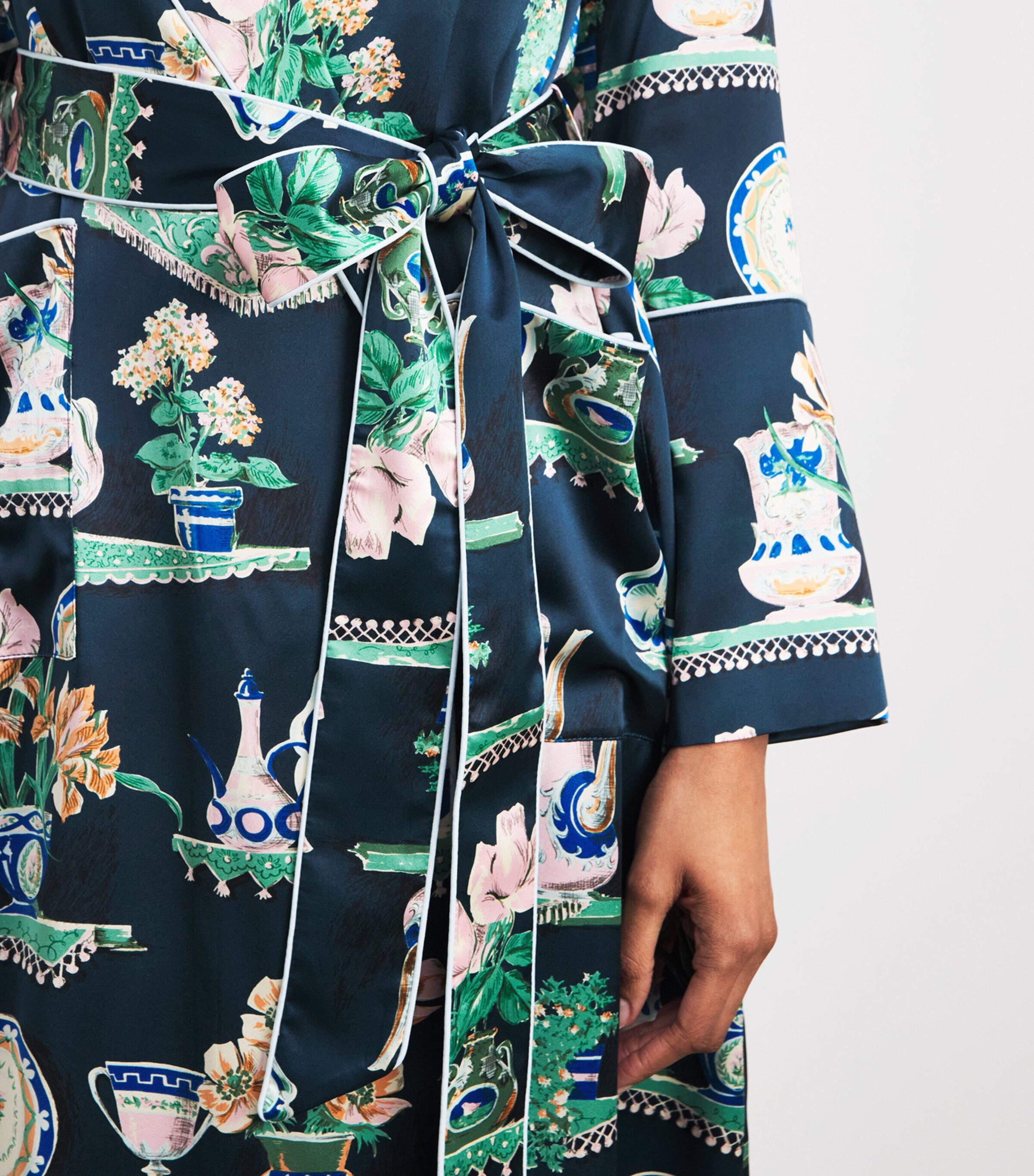 Olivia von Halle Navy Silk Pottery Print Capability Robe | Harrods AU
