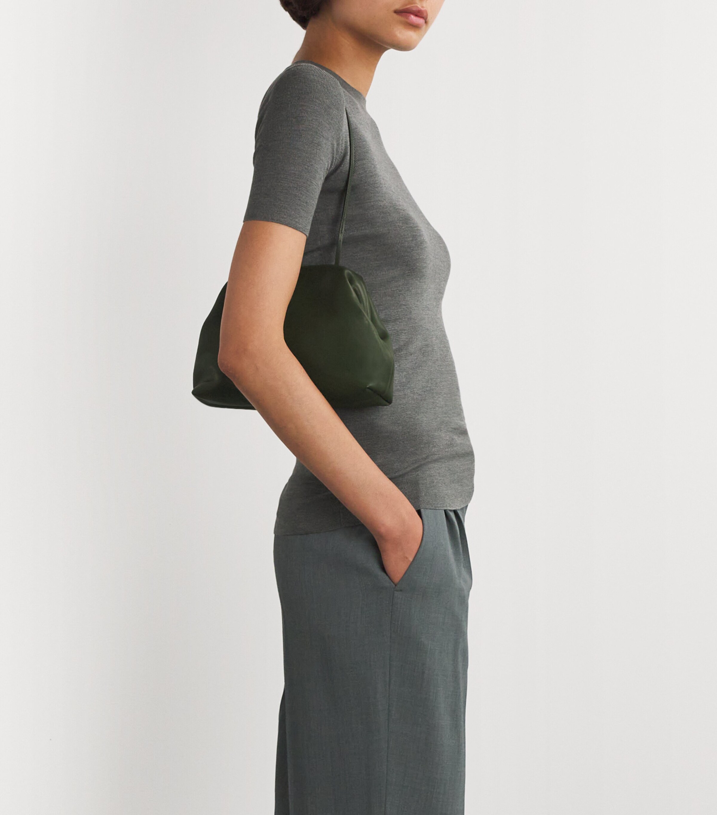 ハンドバッグ [The Row] Mira Clutch in Leather Mira Clutch Black in Leather – The Row