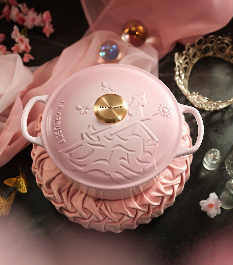 Cast Iron Glinda Embossed Casserole Dish (24cm) PINK Image 5