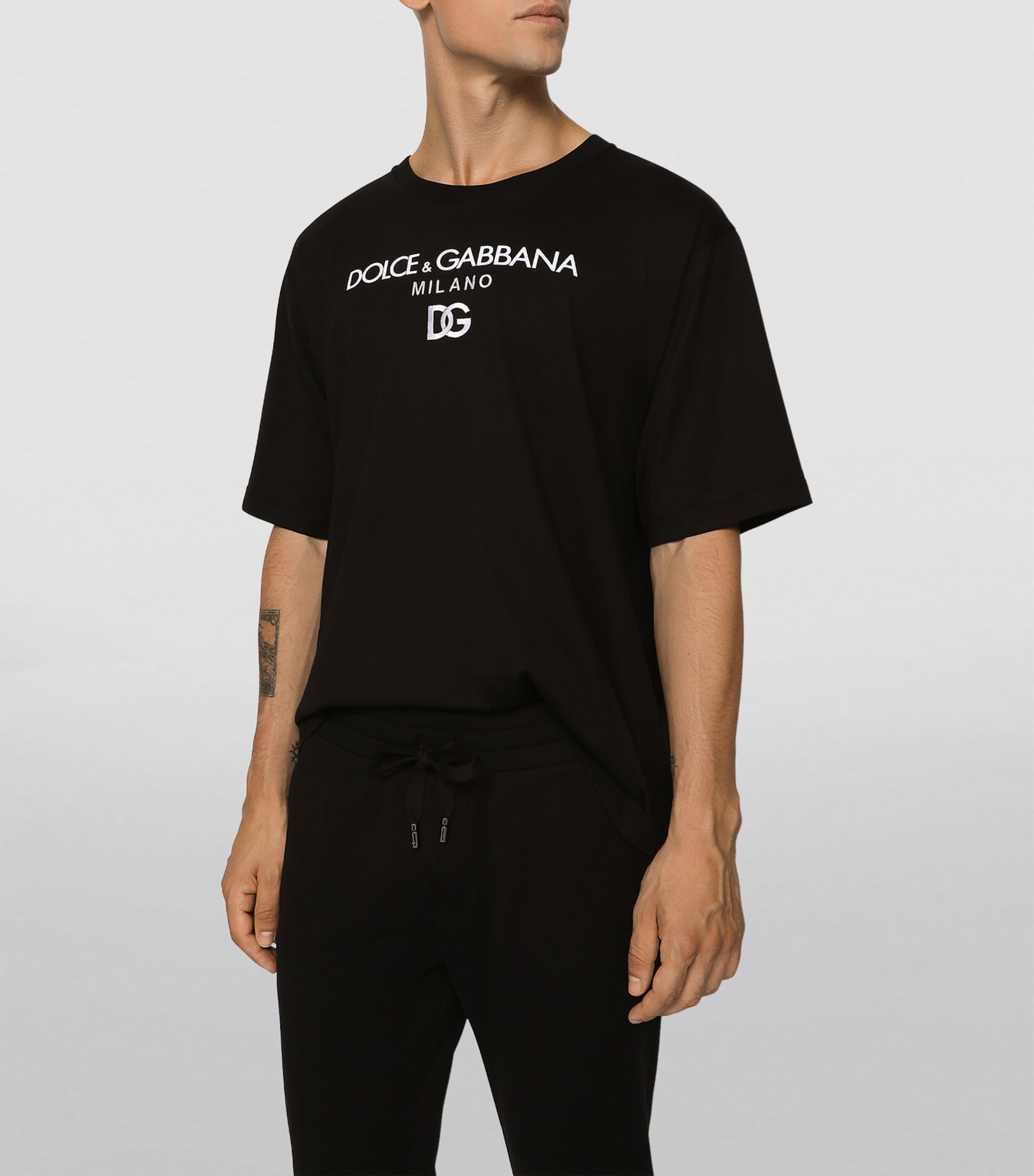 DOLCE&GABBANA ロゴ モノグラム レターデザイン Tシャツ DOLCE&GABBANA ドルガバ ロゴプレート コットン Tシャツ (Dolce