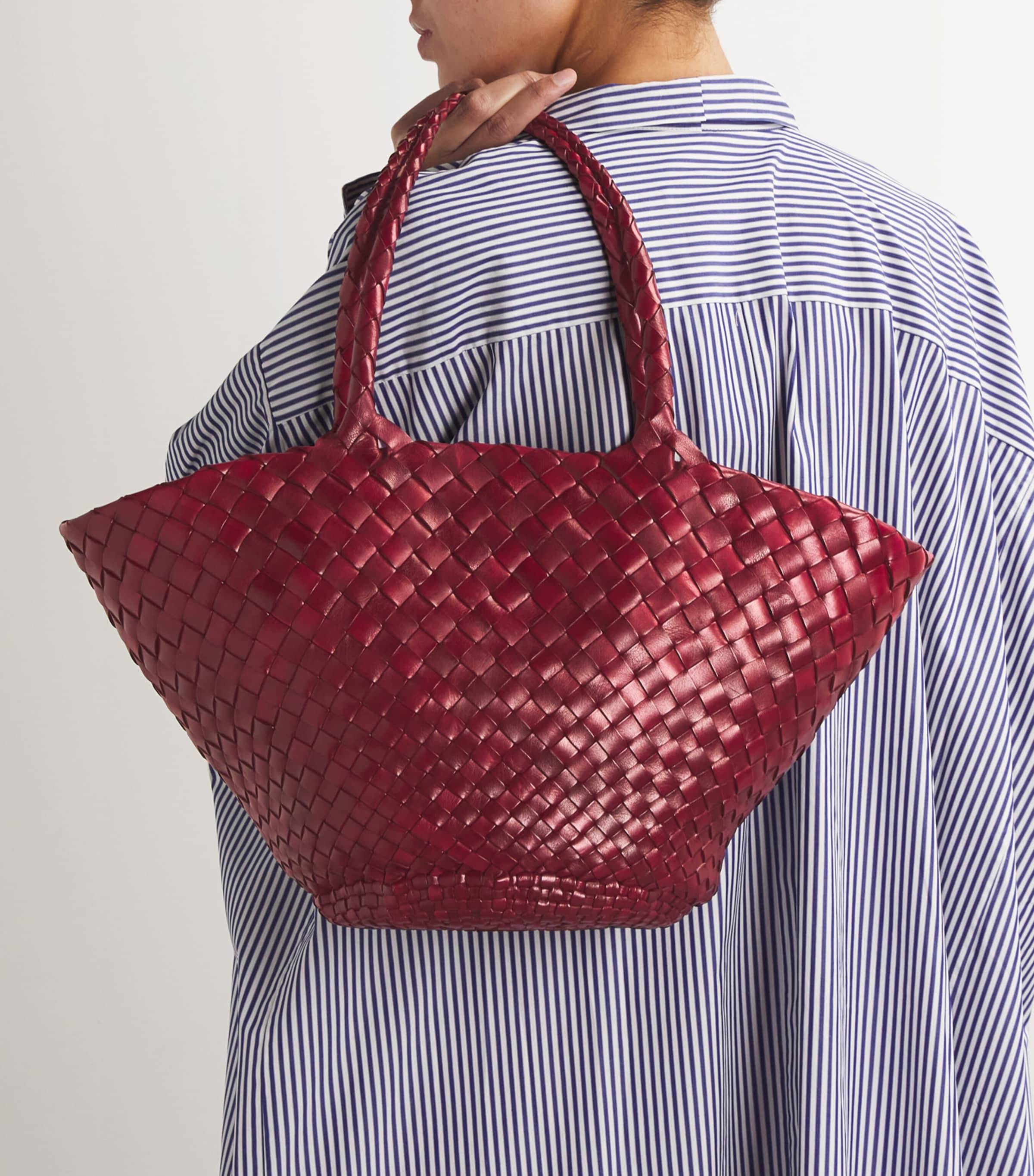 【関税込み】Dragon Diffusion バーガンディ Egola トートバッグ DRAGON DIFFUSION Egola woven leather tote | NET-A-PORTER