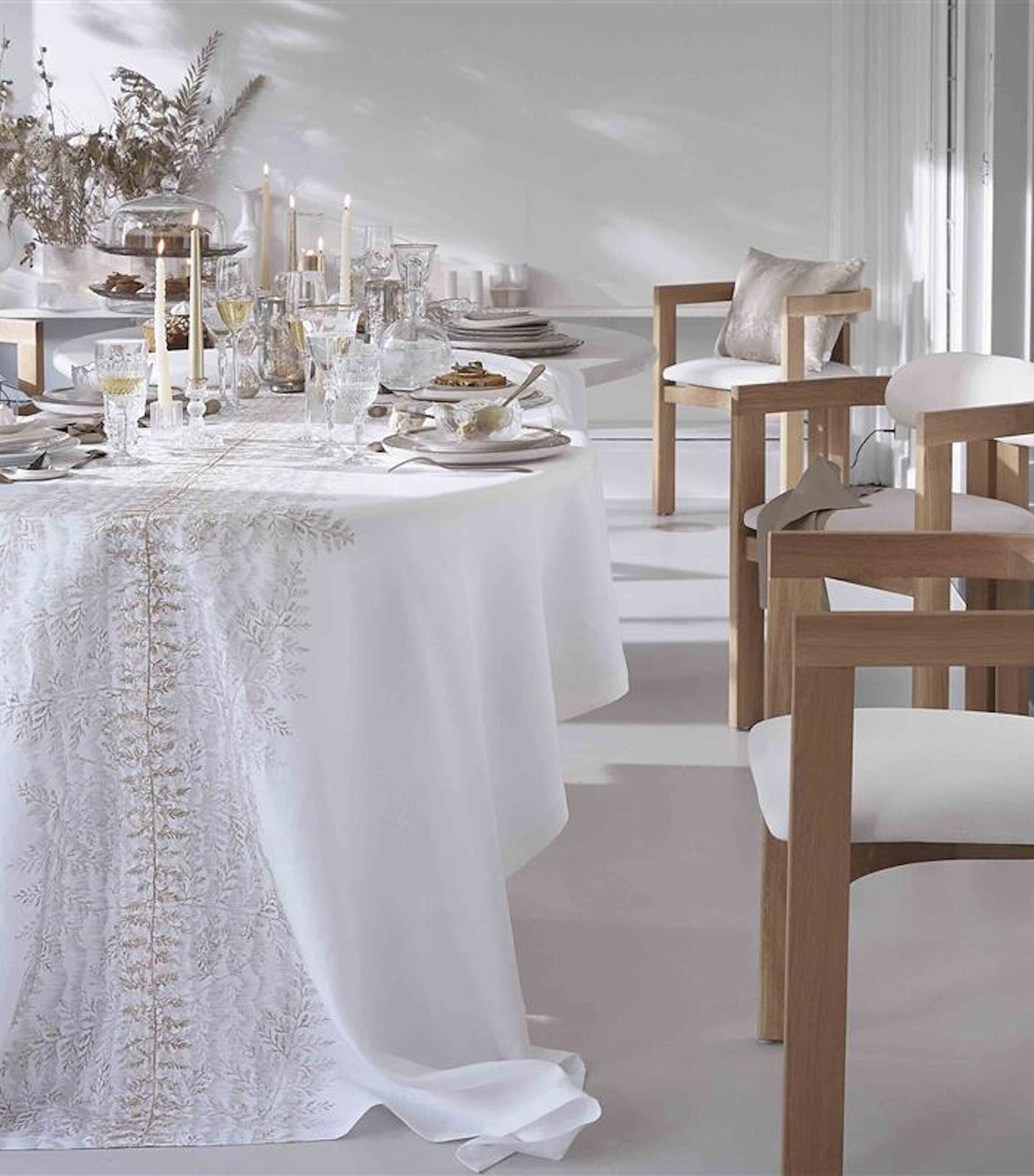 Alexandre Turpault Linen Fossile Tablecloth (170cm x 320cm) Foss Gold / White Image 4