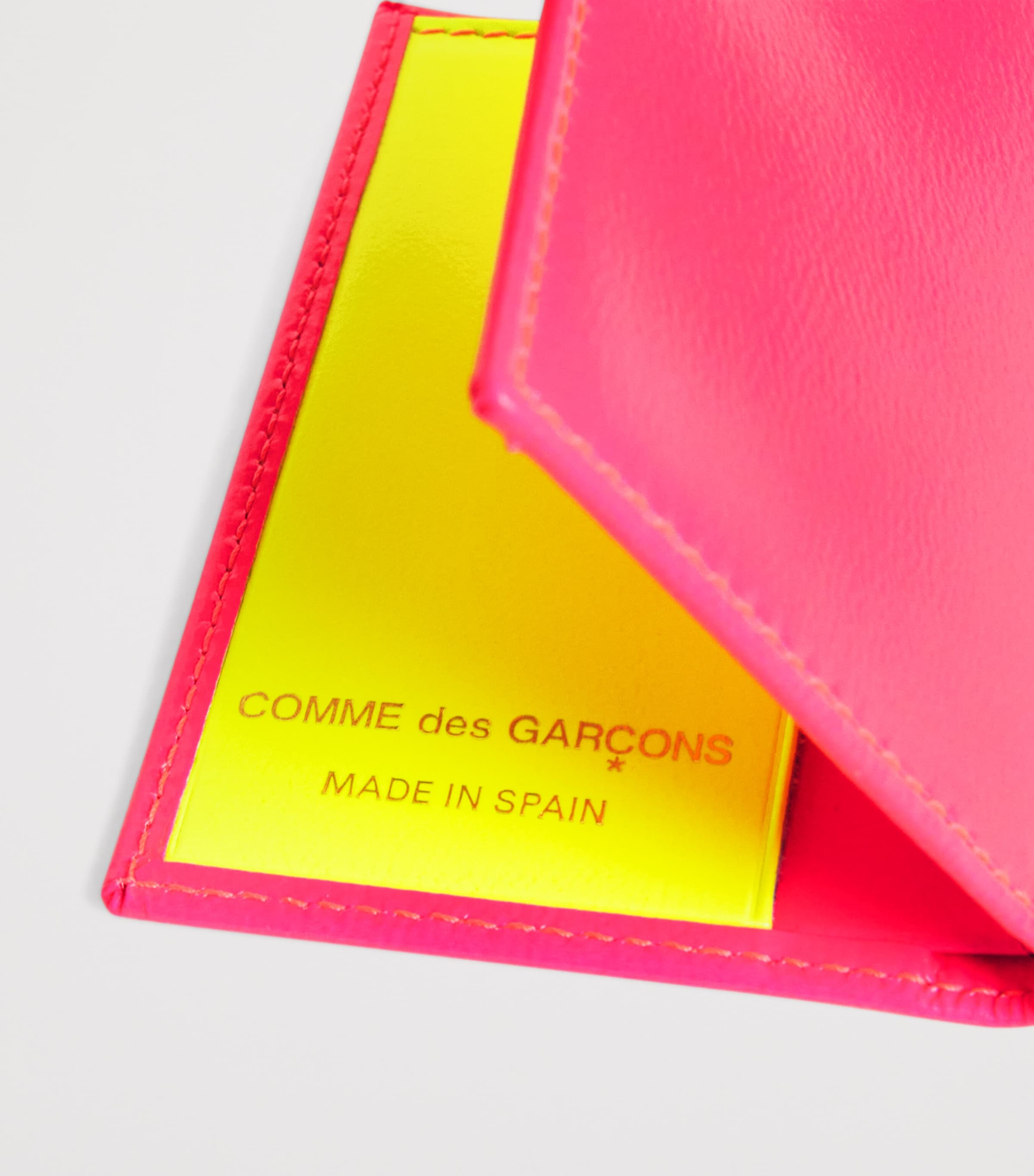COMME des GARCONS Six4 210頁ほぼ写真 Sライター他 Comme Des Garçons Wallet Pink Leather Super Fluo Cardholder