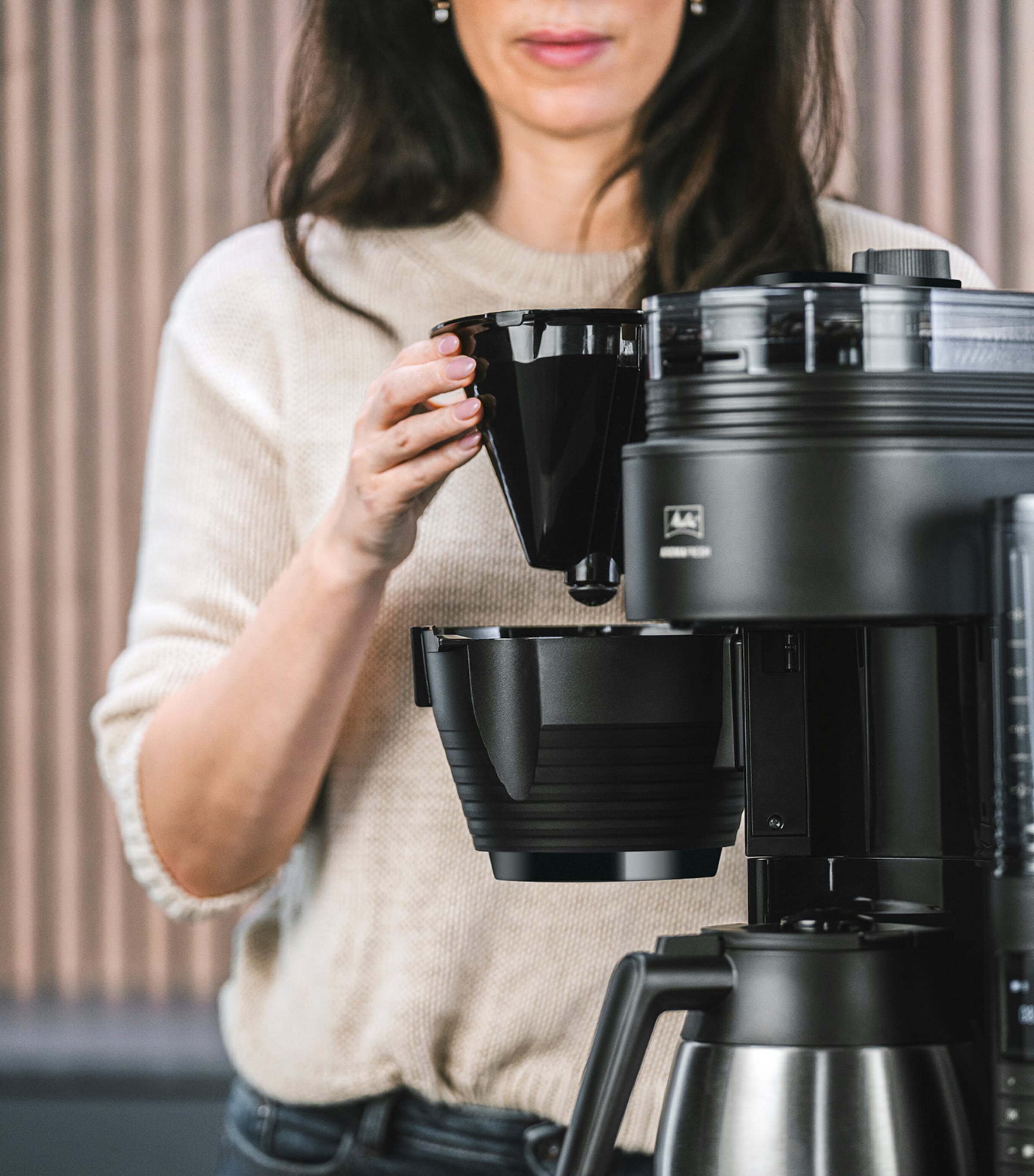 AromaFresh II Grind & Brew Thermal Coffee Machine BLACK CHROME Image 3