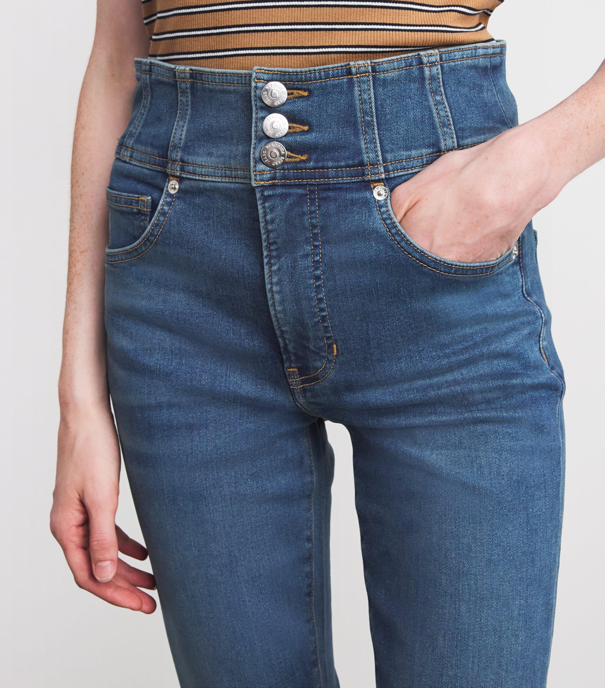 Beverly High-Rise Flared Jeans B0190 VINTAGE RAIN Image 6