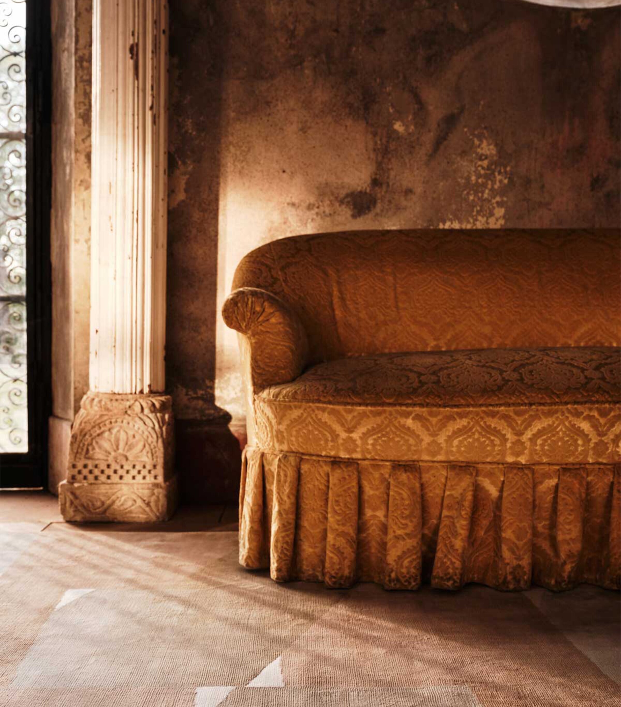 x Kelly Wearstler Crux Auburn Rug (1.83m x 2.74m) GOLD Image 6