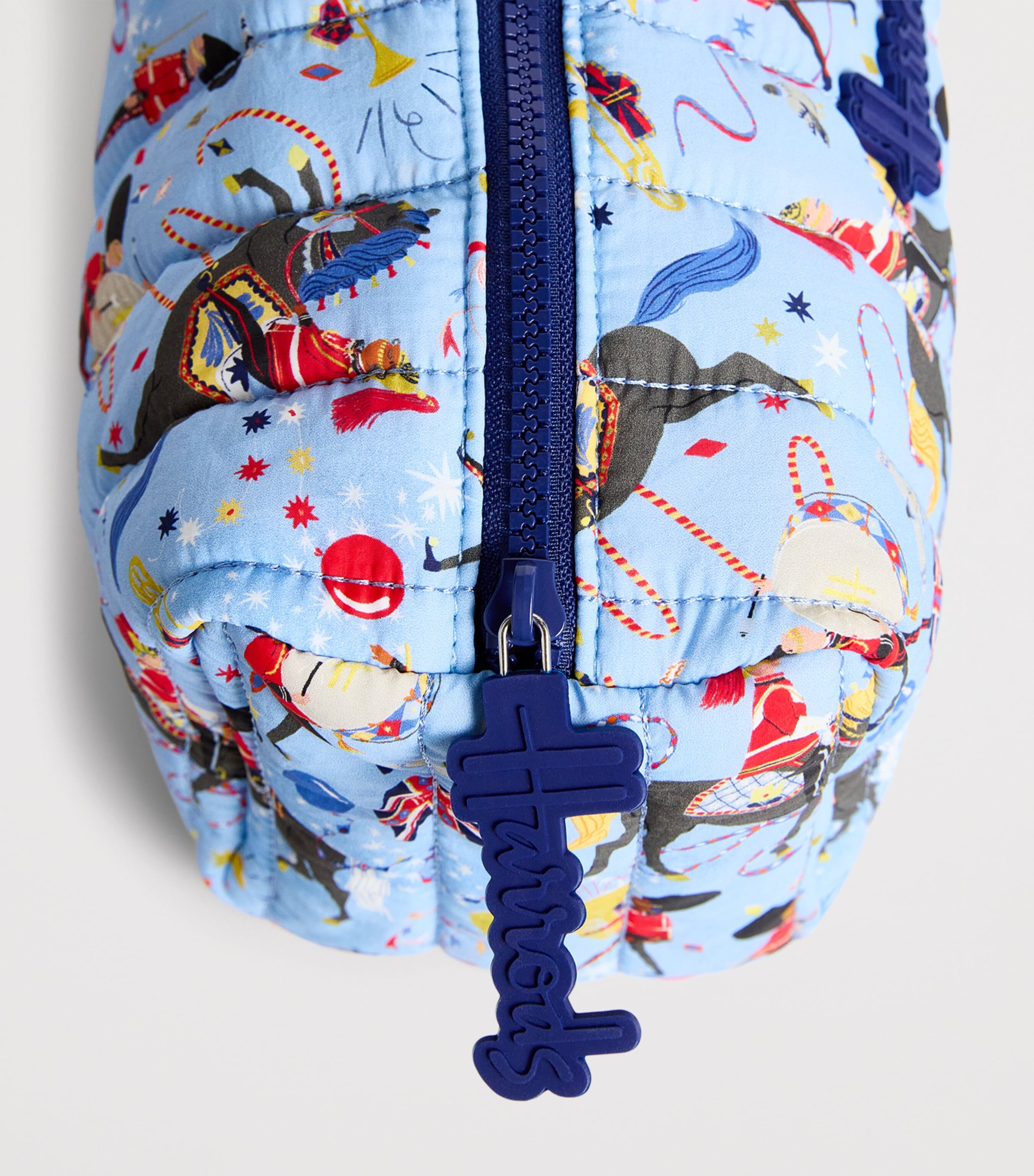 Harrods Quilted Trooping The Colour Wash Bag Cream Image 3