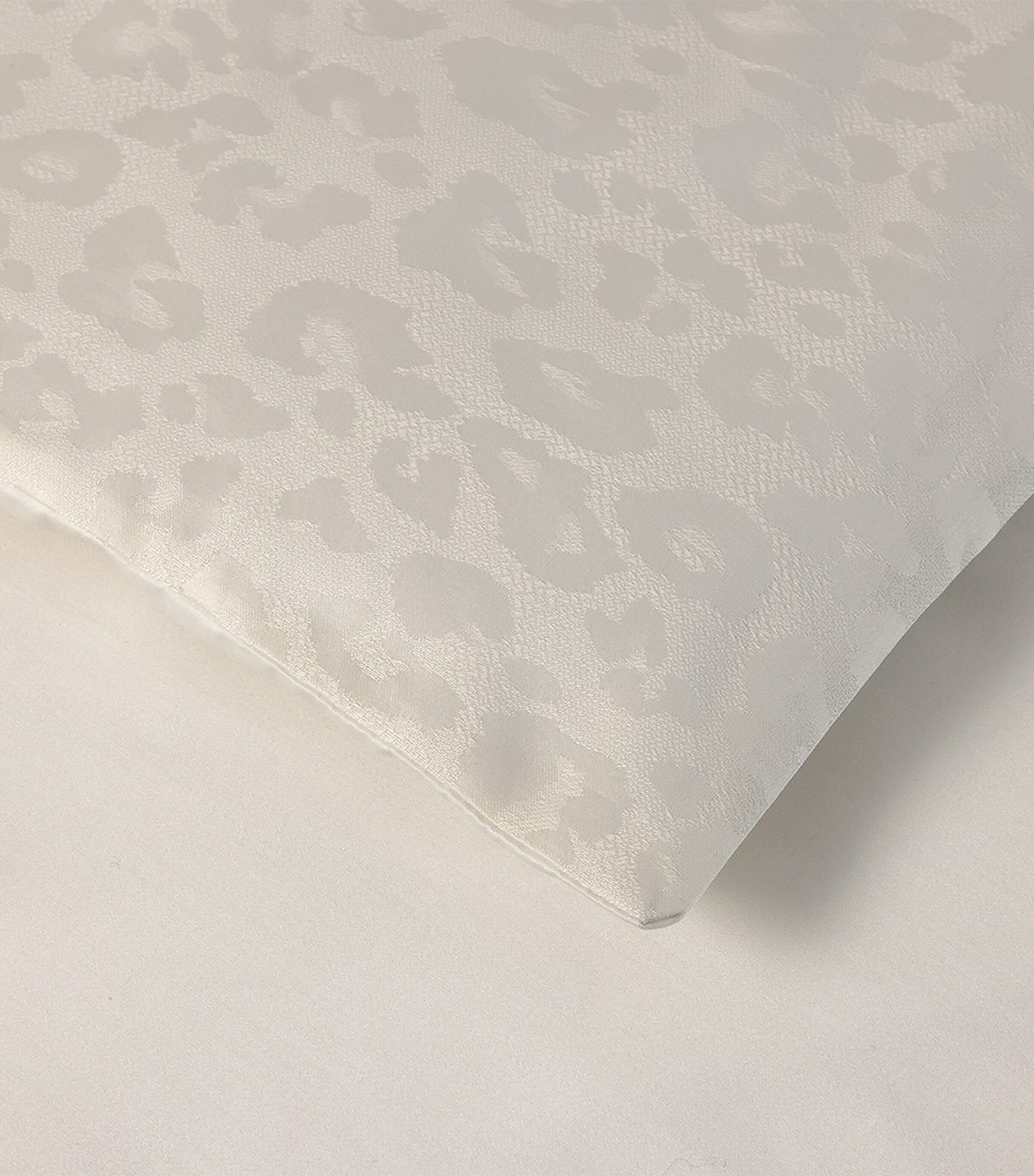 Yves Delorme Leopard Double Duvet Cover (200cm x 200cm) Milk Image 3