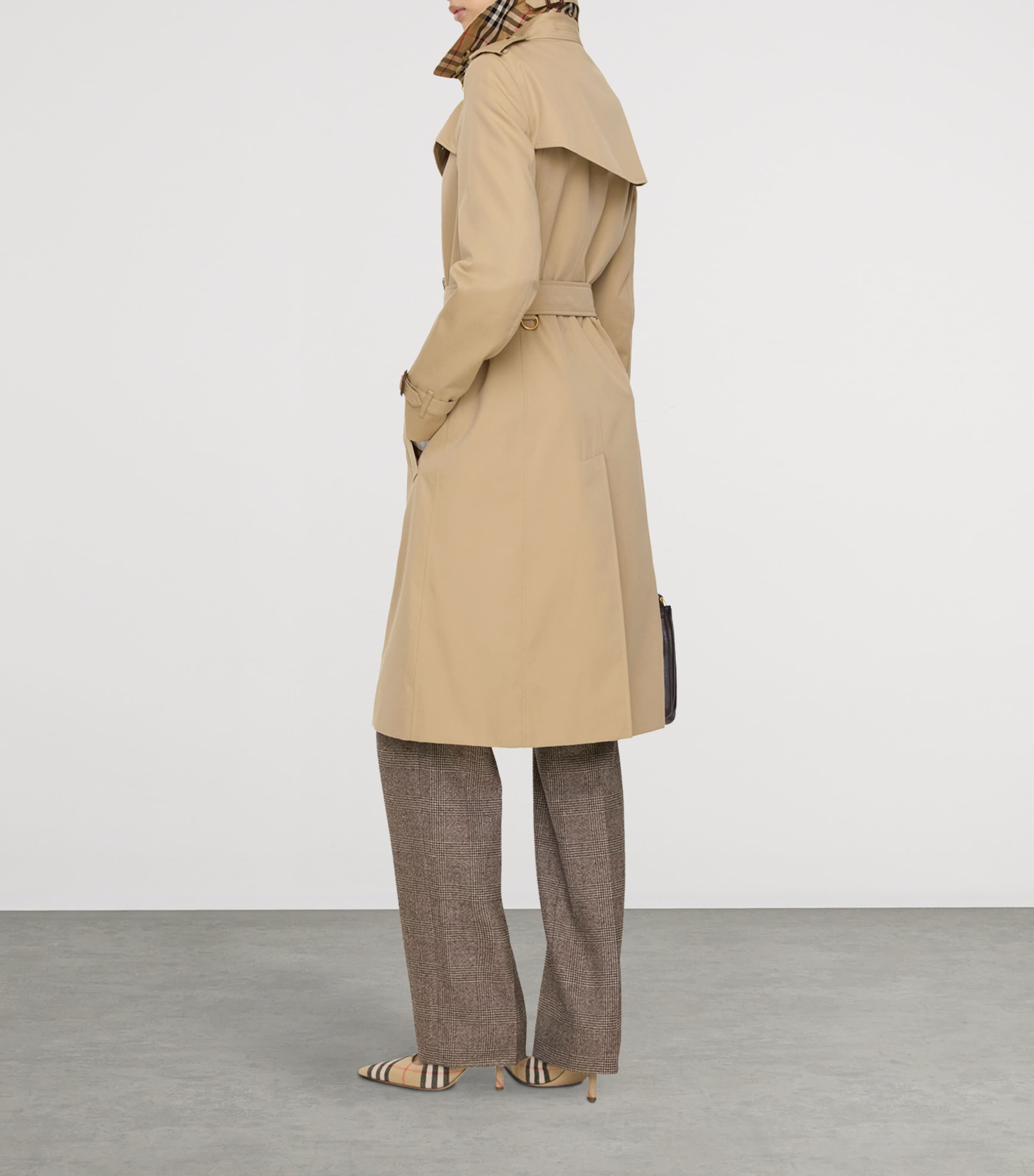 Burberry Beige Gabardine Chelsea Heritage Trench Coat | Harrods US