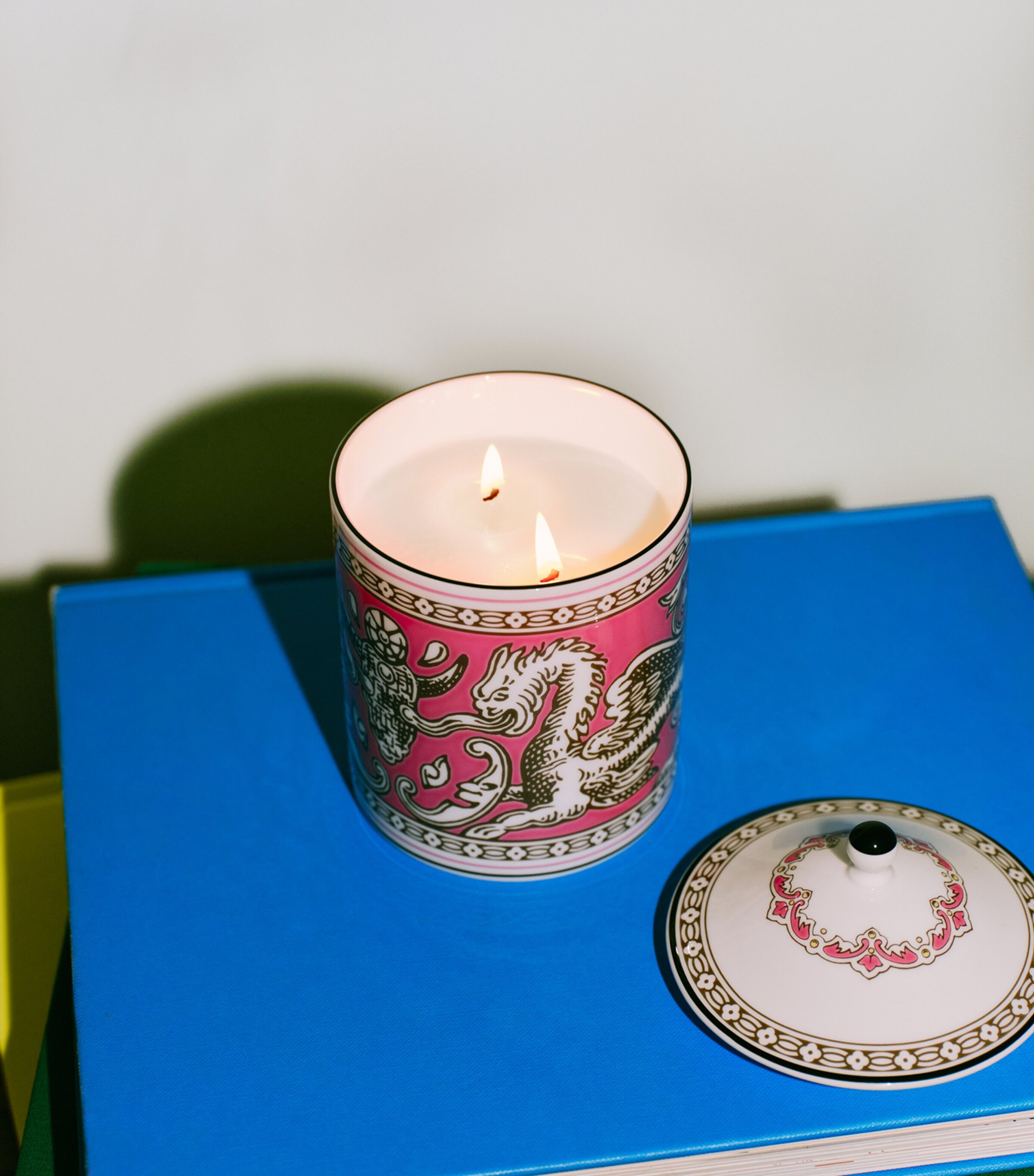 Florentine Fuchsia Scented Candle (800g) PINK Image 8