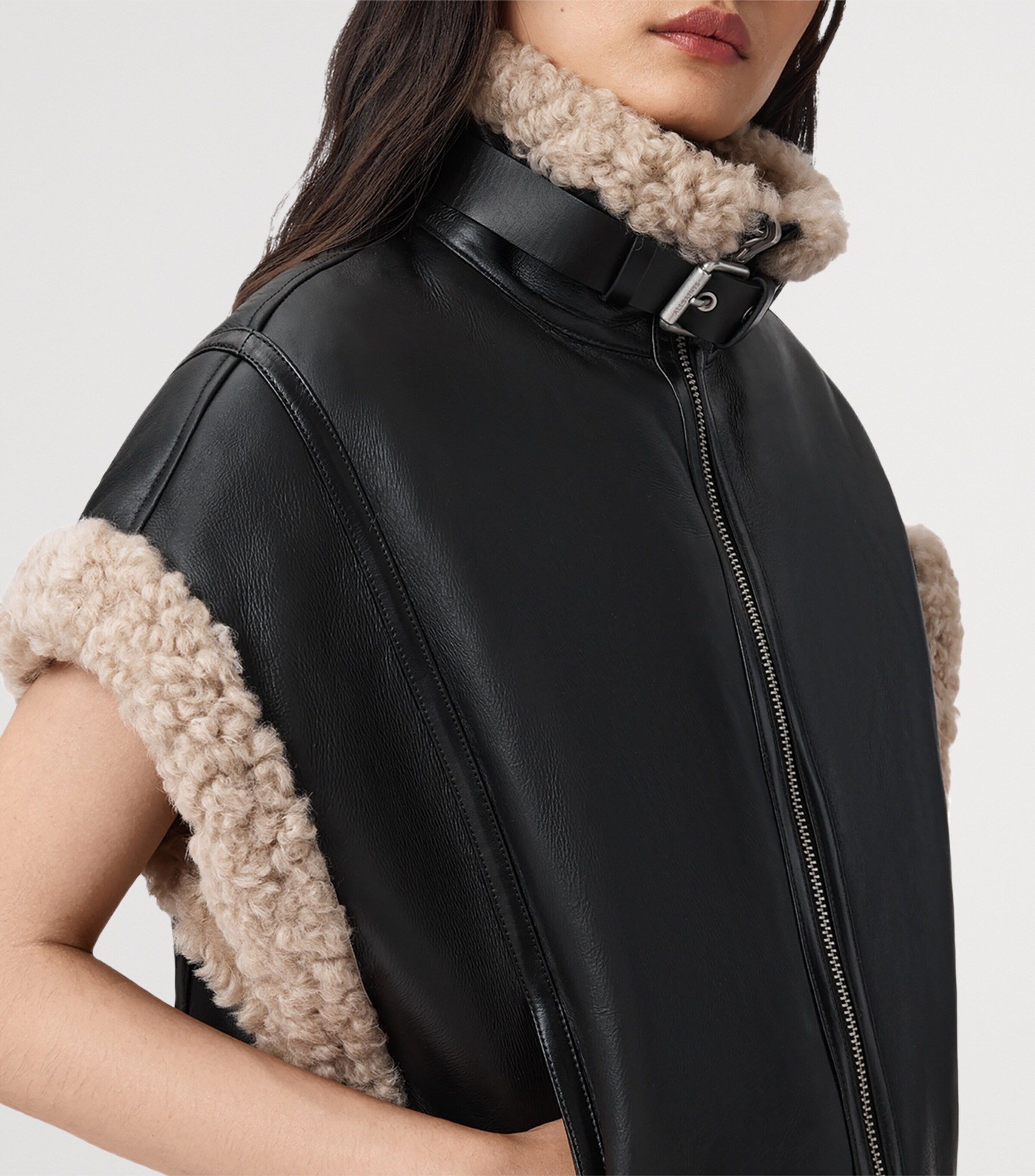 Reversible Shearling Marlin Gilet BLACK/NATURAL Image 6