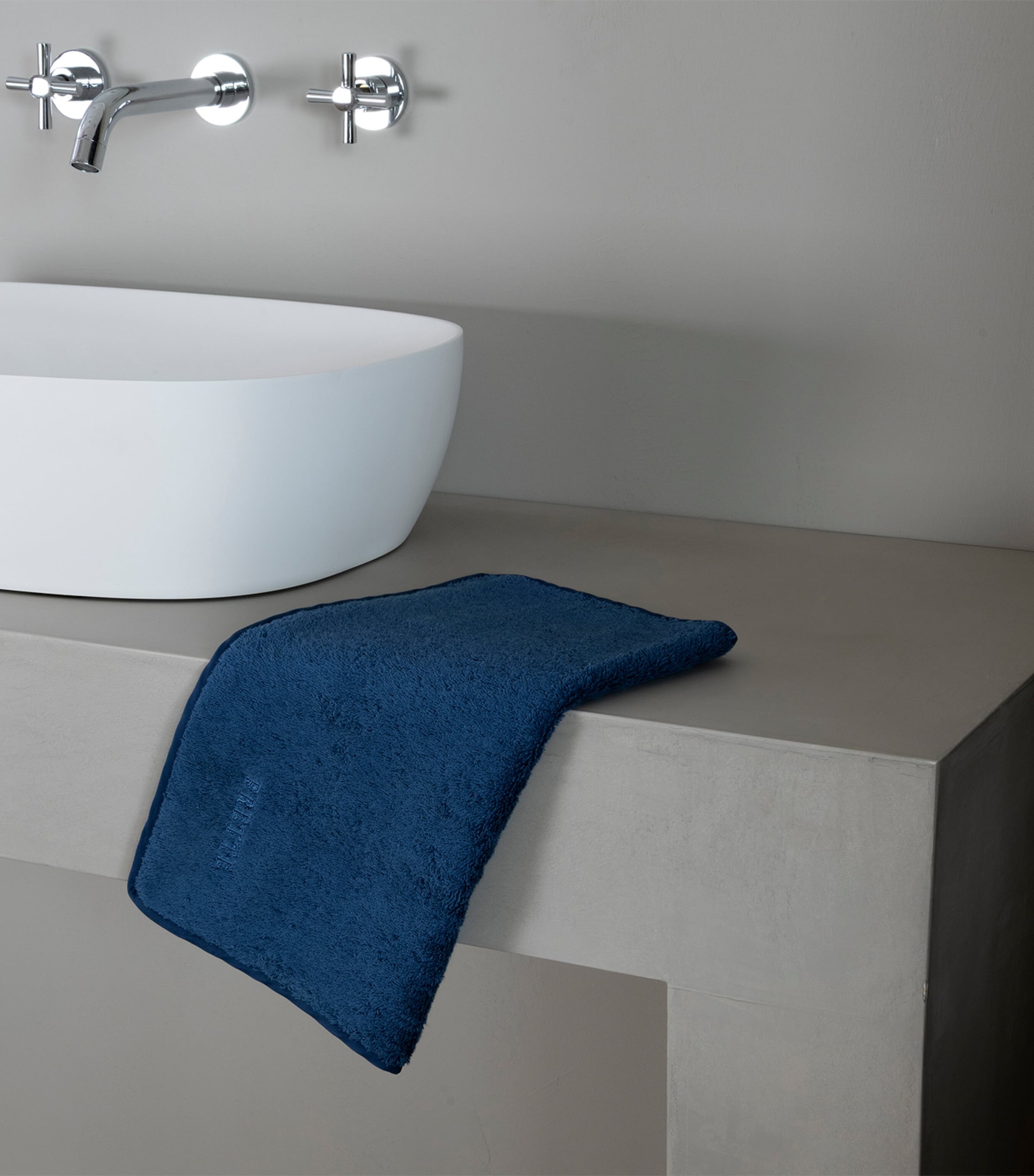 Frette Cotton Unito Hand Towel (60cm x 110cm) Indigo Blue Image 2
