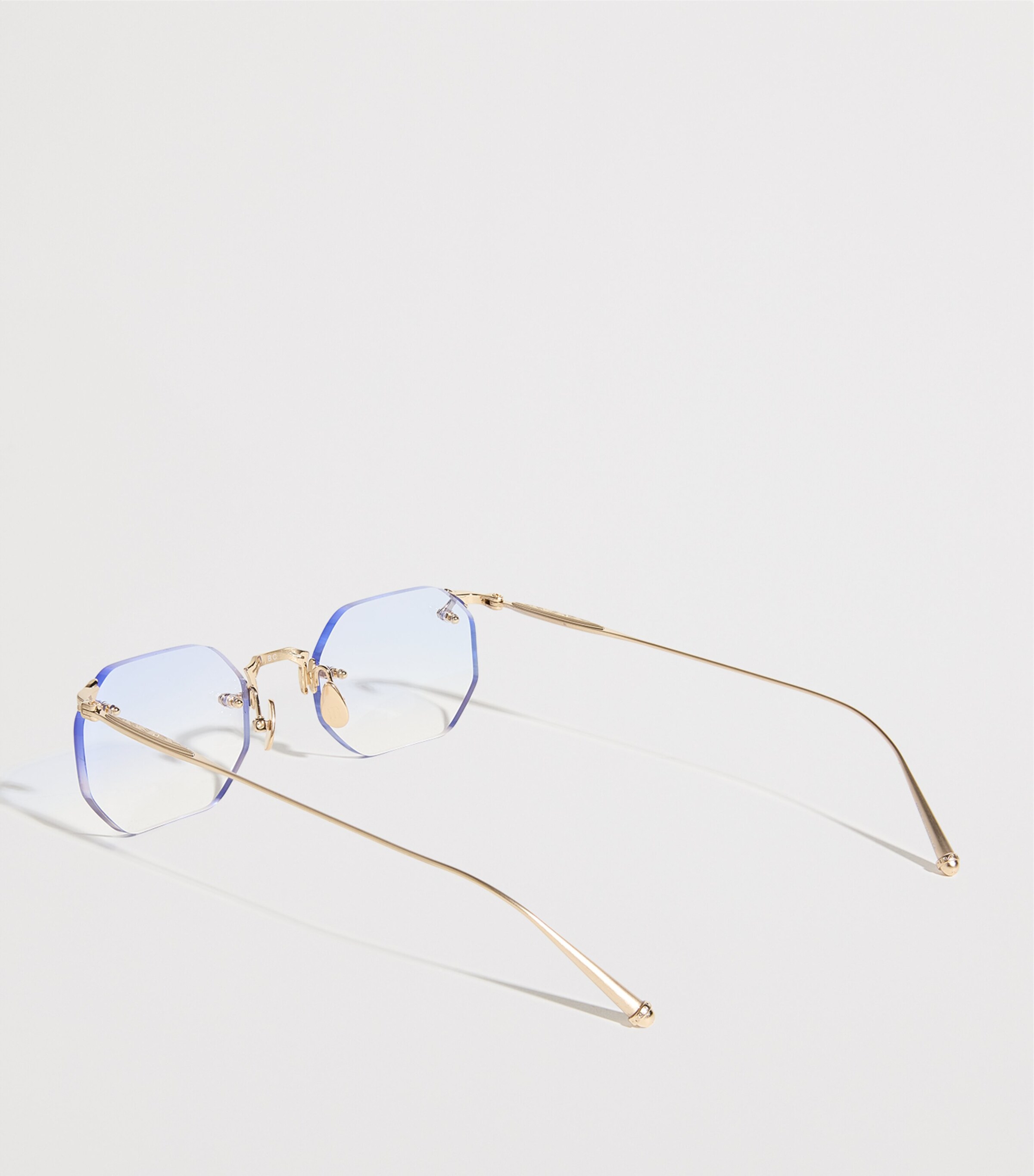 Titanium M3086 Octagonal Sunglasses CAFï¿½ BLUE GRADIENT Image 3