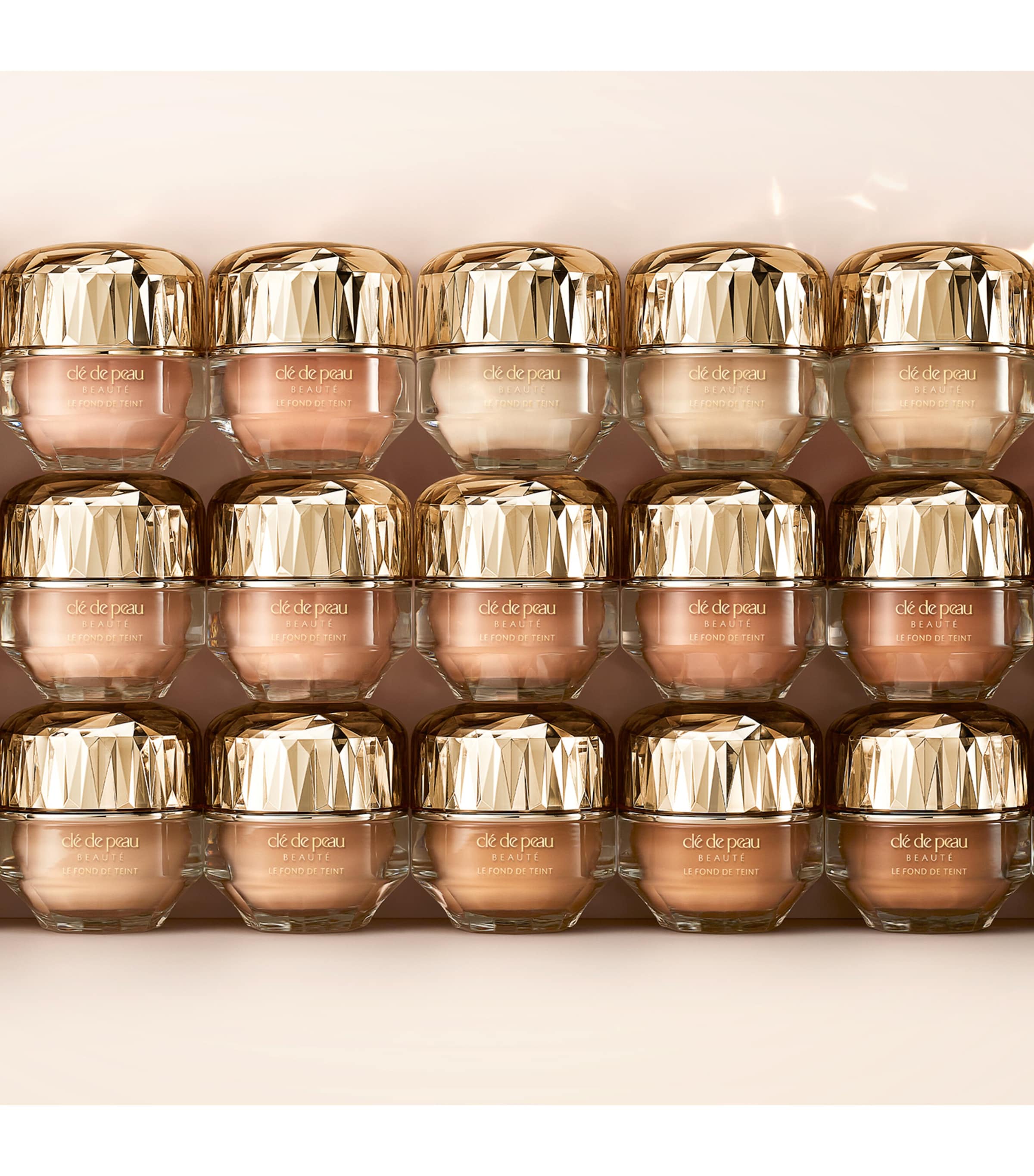 Clé de Peau Beauté The Foundation Image 3