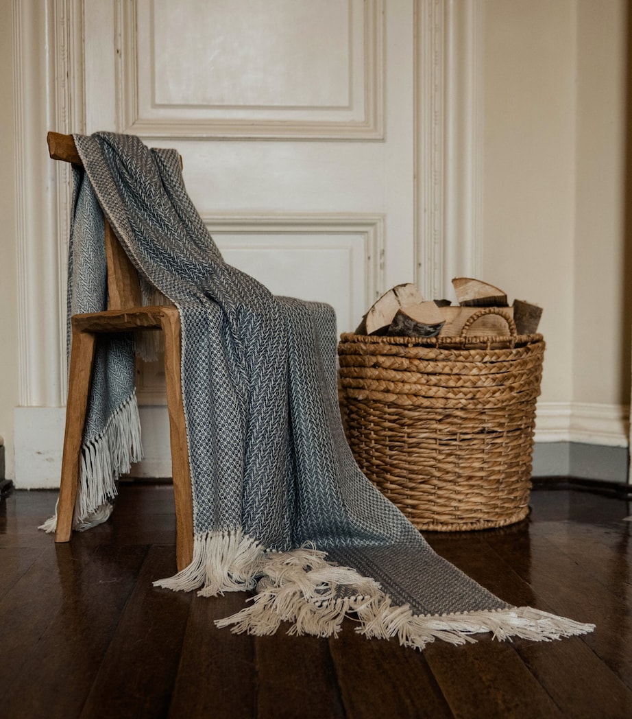 Alpaca-Blend Woodland Inkcap Throw (153cm x 230cm) GREY Image 4