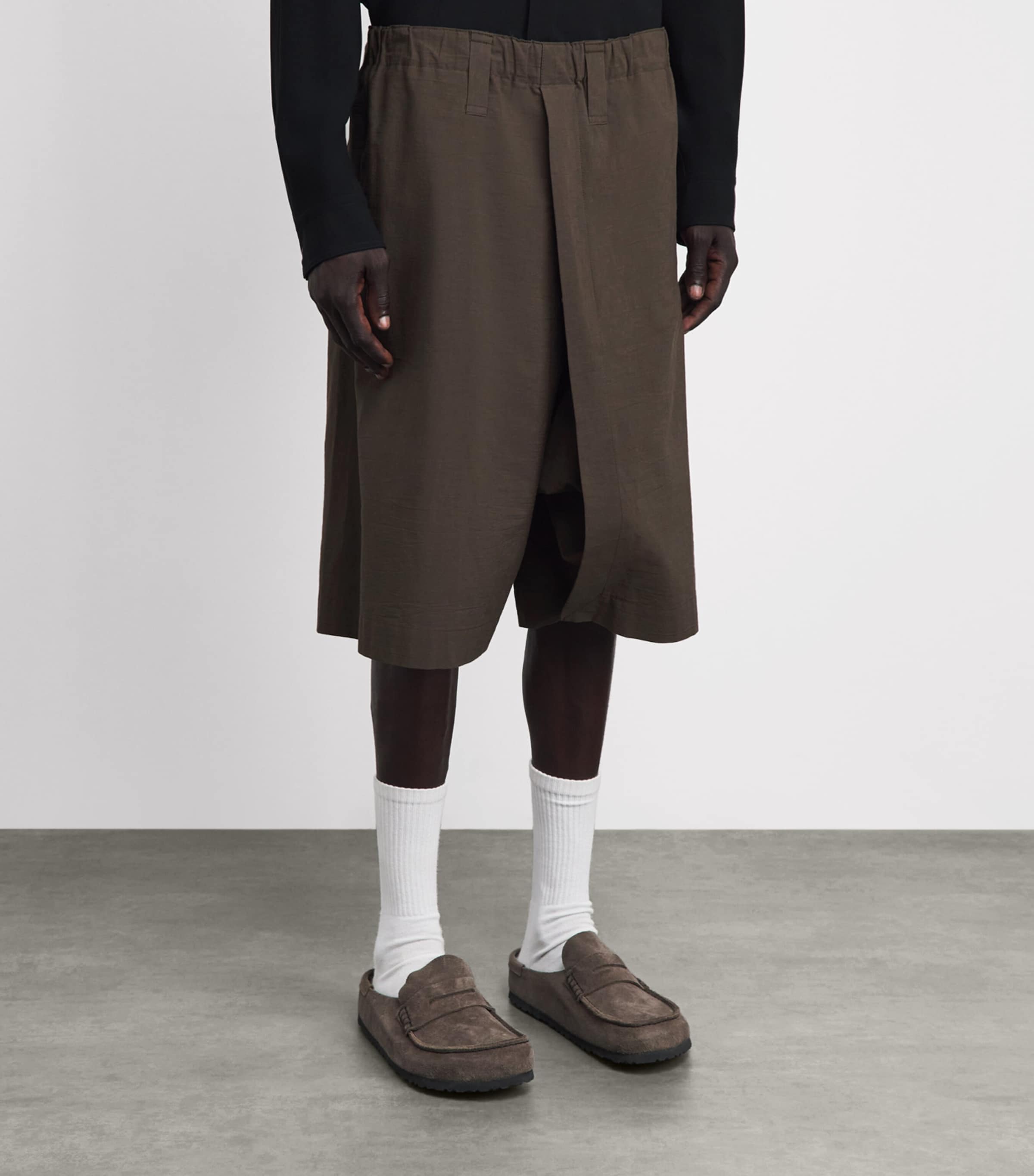 IM MEN Mens Wide-Leg Chino Shorts Dark Brown Image 4