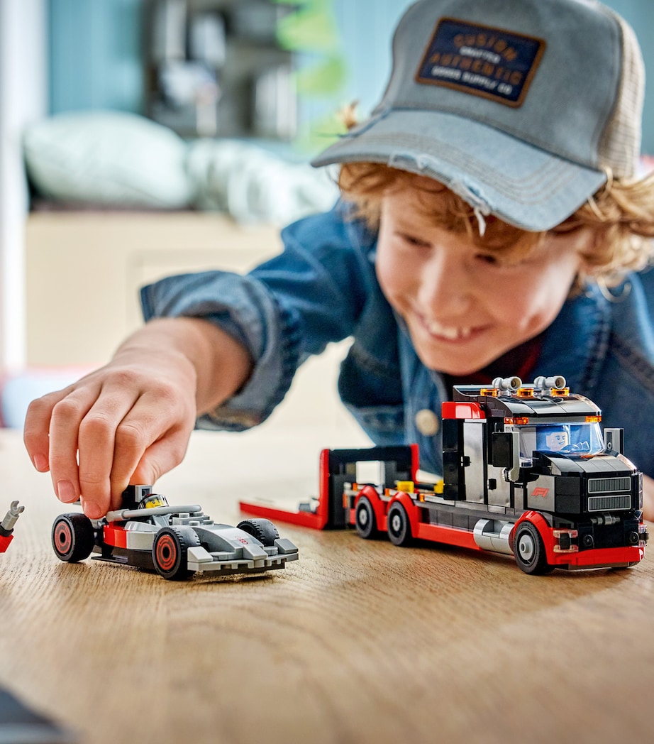 Lego LEGO City F1 Display Truck with Audi F1 Race Car 60493 Image 3