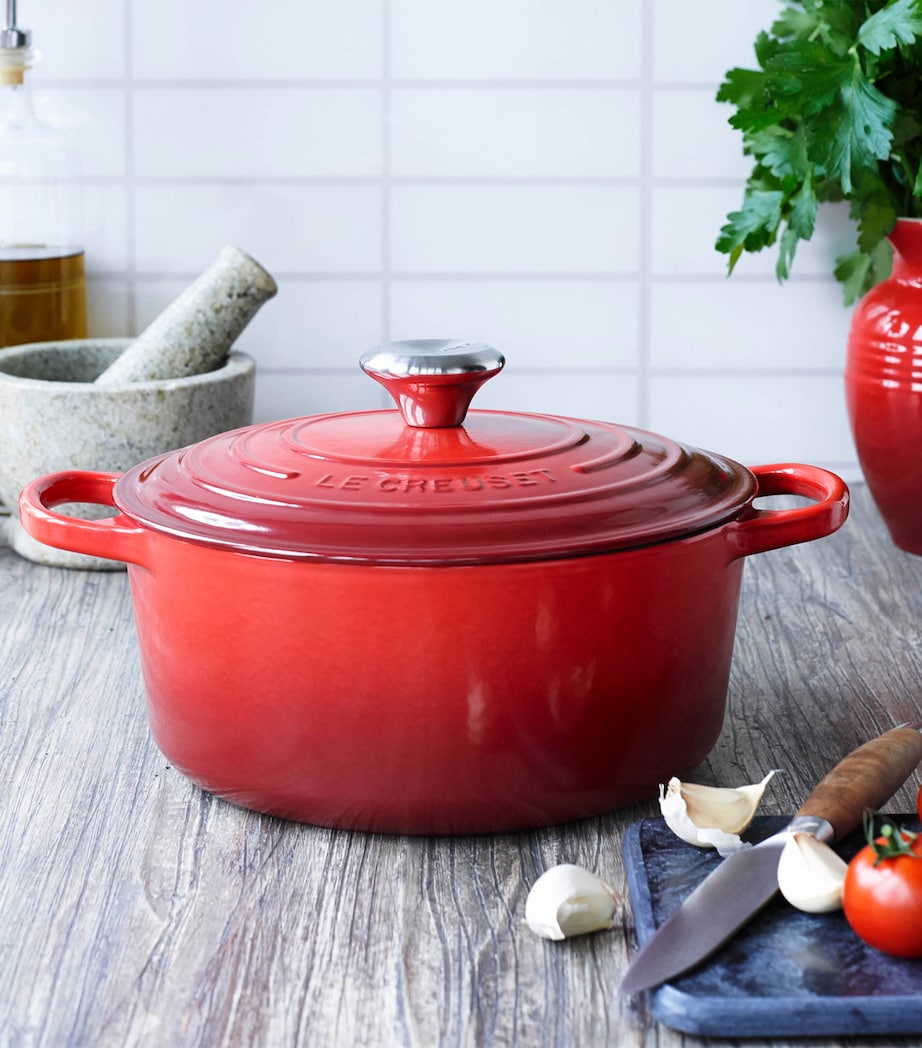 Cast Iron Round Casserole Dish (28cm) CERISE Image 5