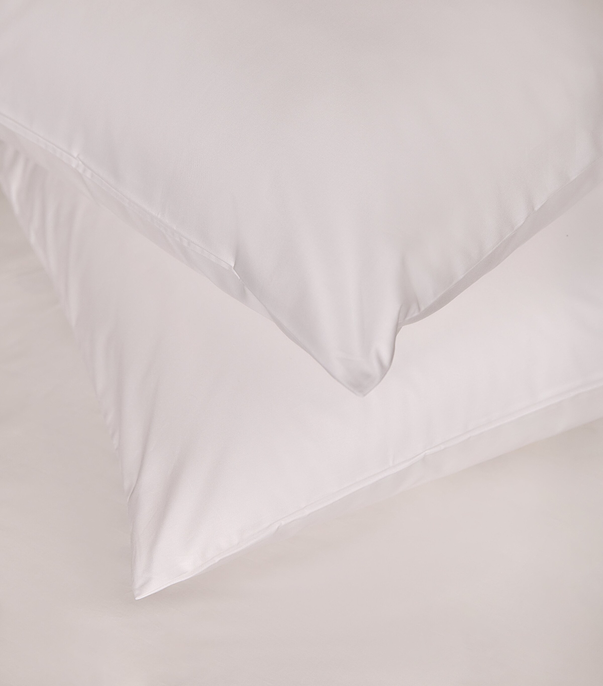 Harrods of London Dust Mite Pillowcase Protector Pair (65cm x 65cm) White Image 4
