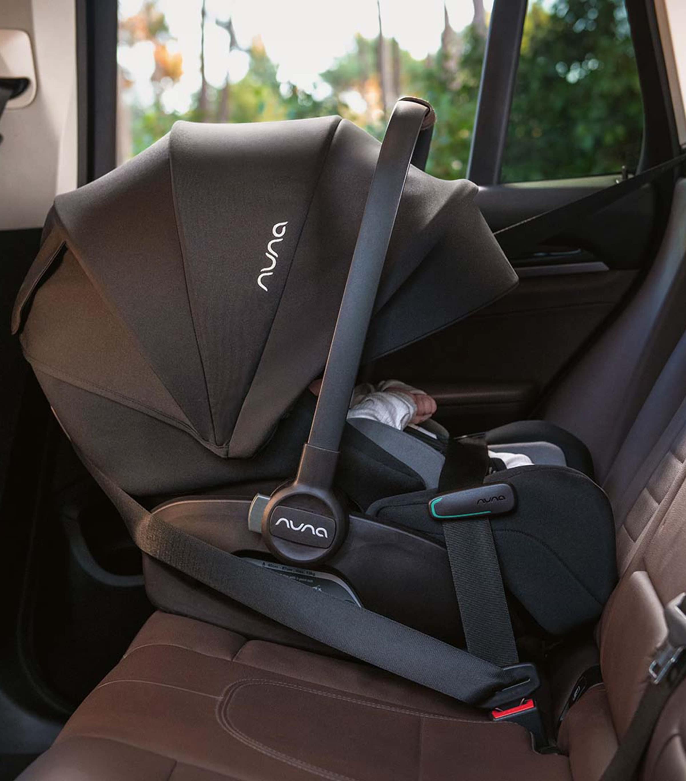 Nuna MIXX Next Stroller and Carry Cot, ARRA Flex Car Seat and BASE Curv Bundle Chateaux Image 15