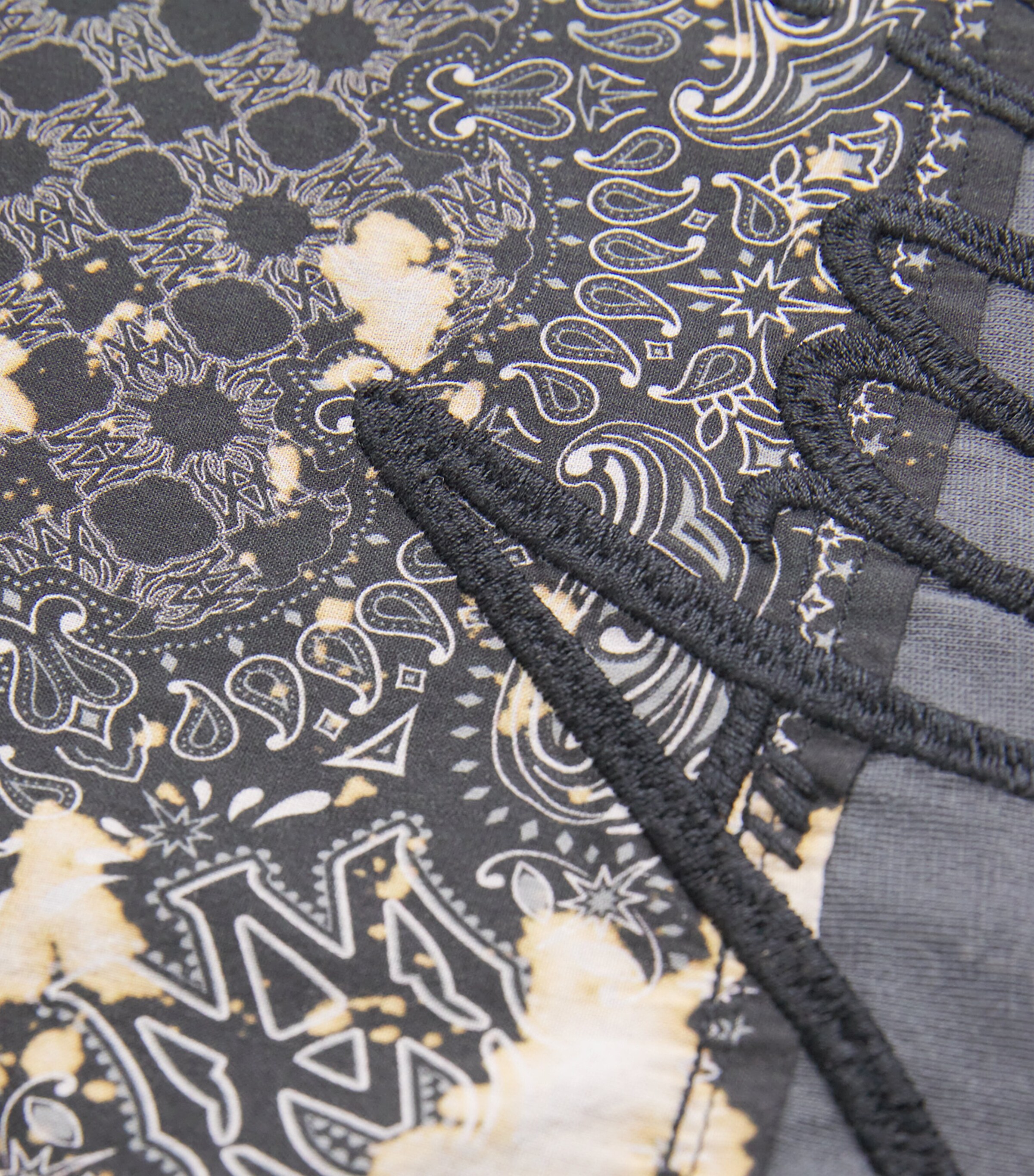 AMIRI Mens Cotton Bandana Patch T-Shirt Black Image 5
